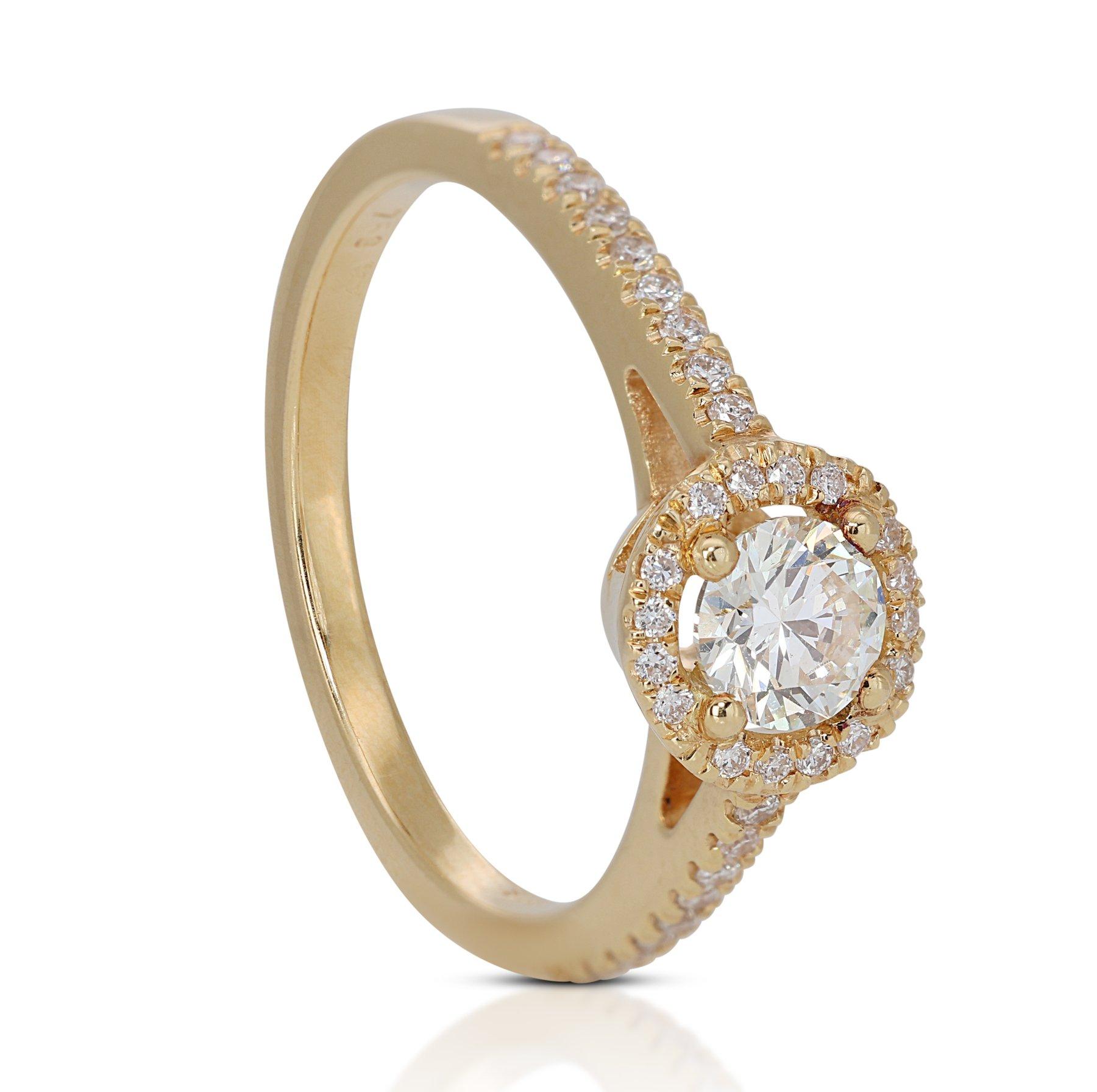 Brilliant 18K Yellow Gold Natural Diamond Halo Ring w/0.93 Carat - GIA Certified In New Condition For Sale In רמת גן, IL