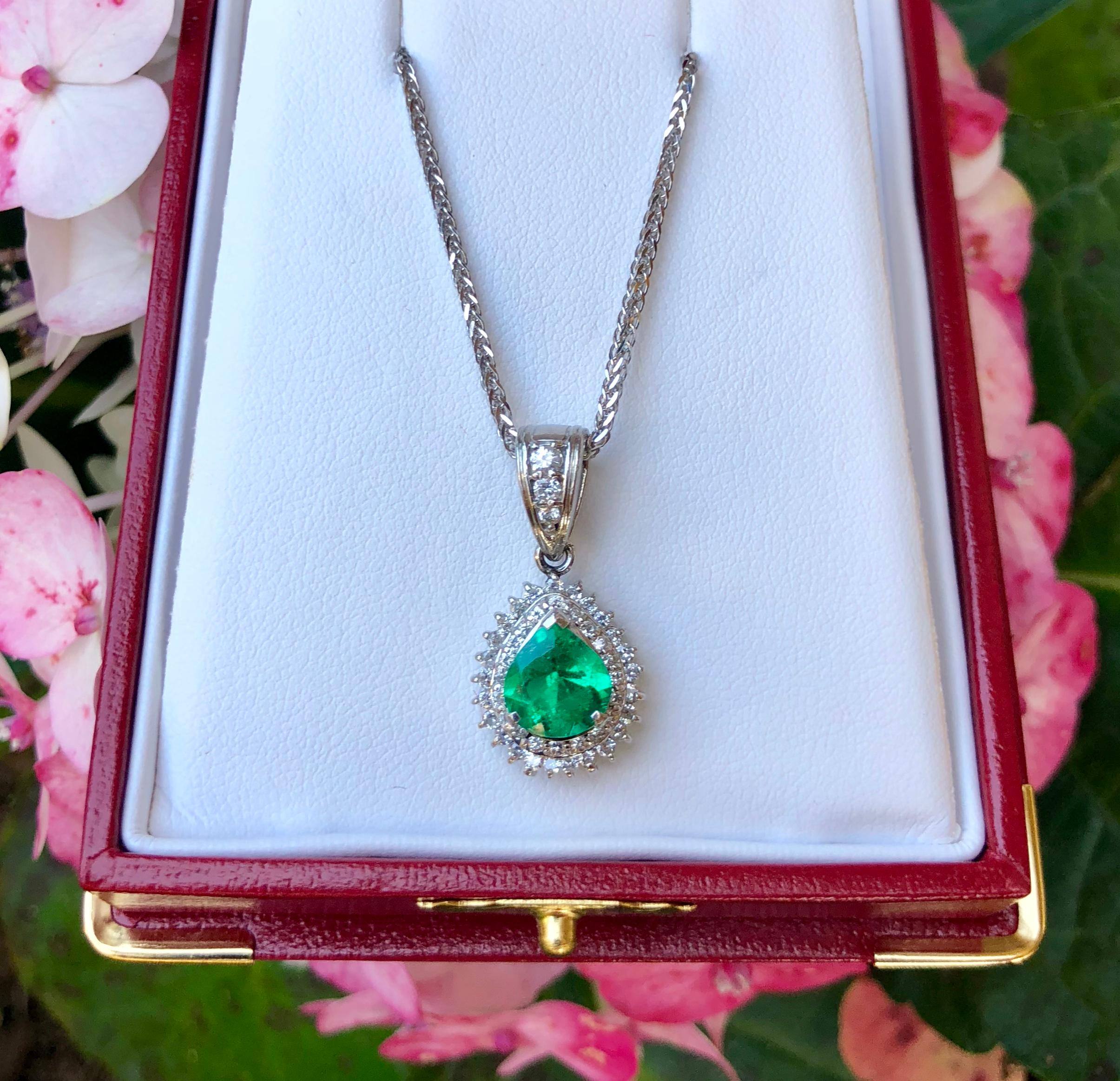 Contemporary GIA Certified 2 Carat Colombian Emerald and Diamond Platinum Pendant on Chain For Sale