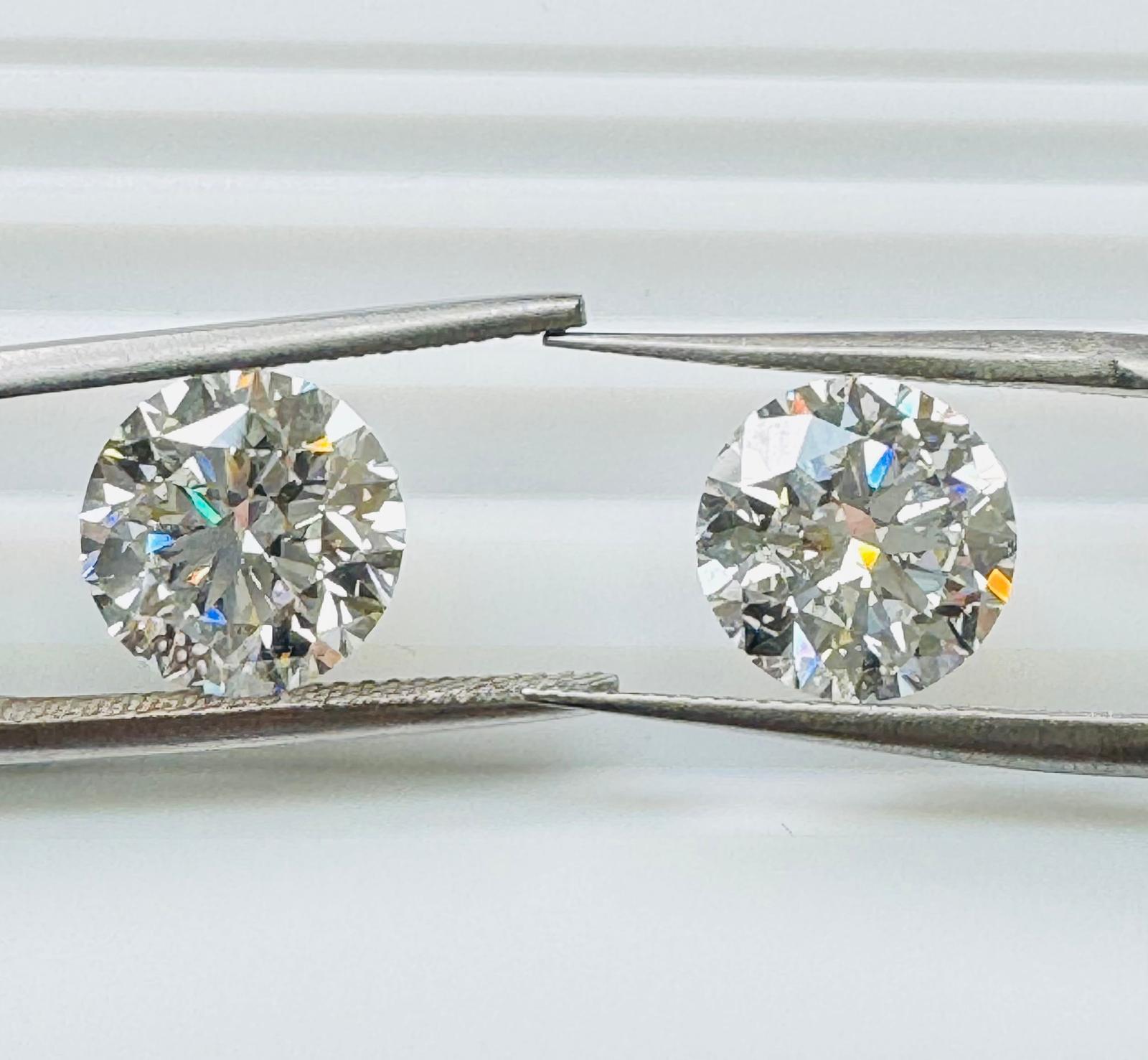 Taille ronde Brilliant 8.26ct Pair of Round-Shaped Diamonds - GIA Certified en vente