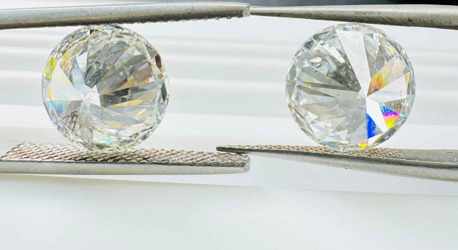 Brilliant 8.26ct Pair of Round-Shaped Diamonds - GIA Certified Neuf - En vente à רמת גן, IL