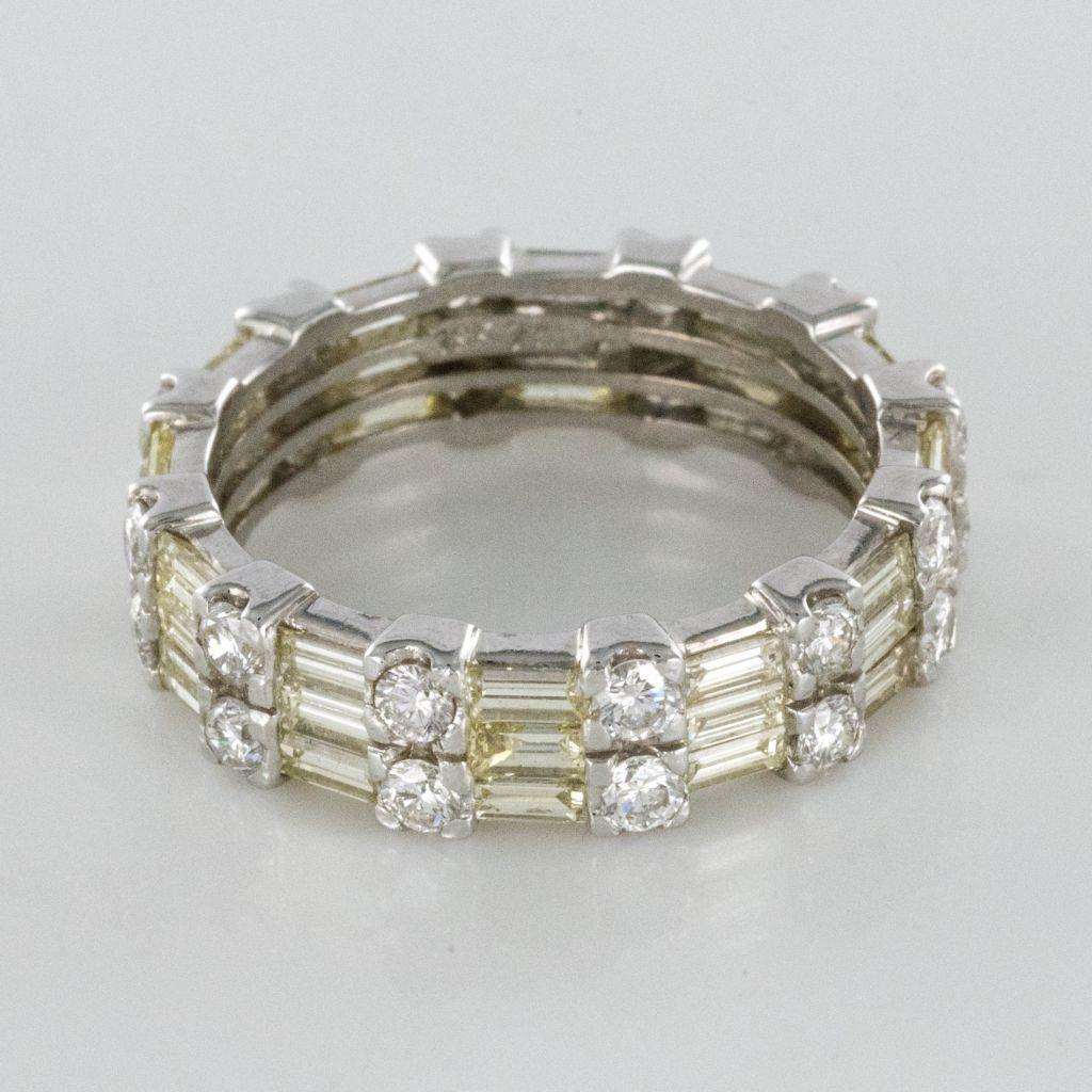 Brilliant and Baguette Diamond Gold Eternity Ring In Excellent Condition In Poitiers, FR