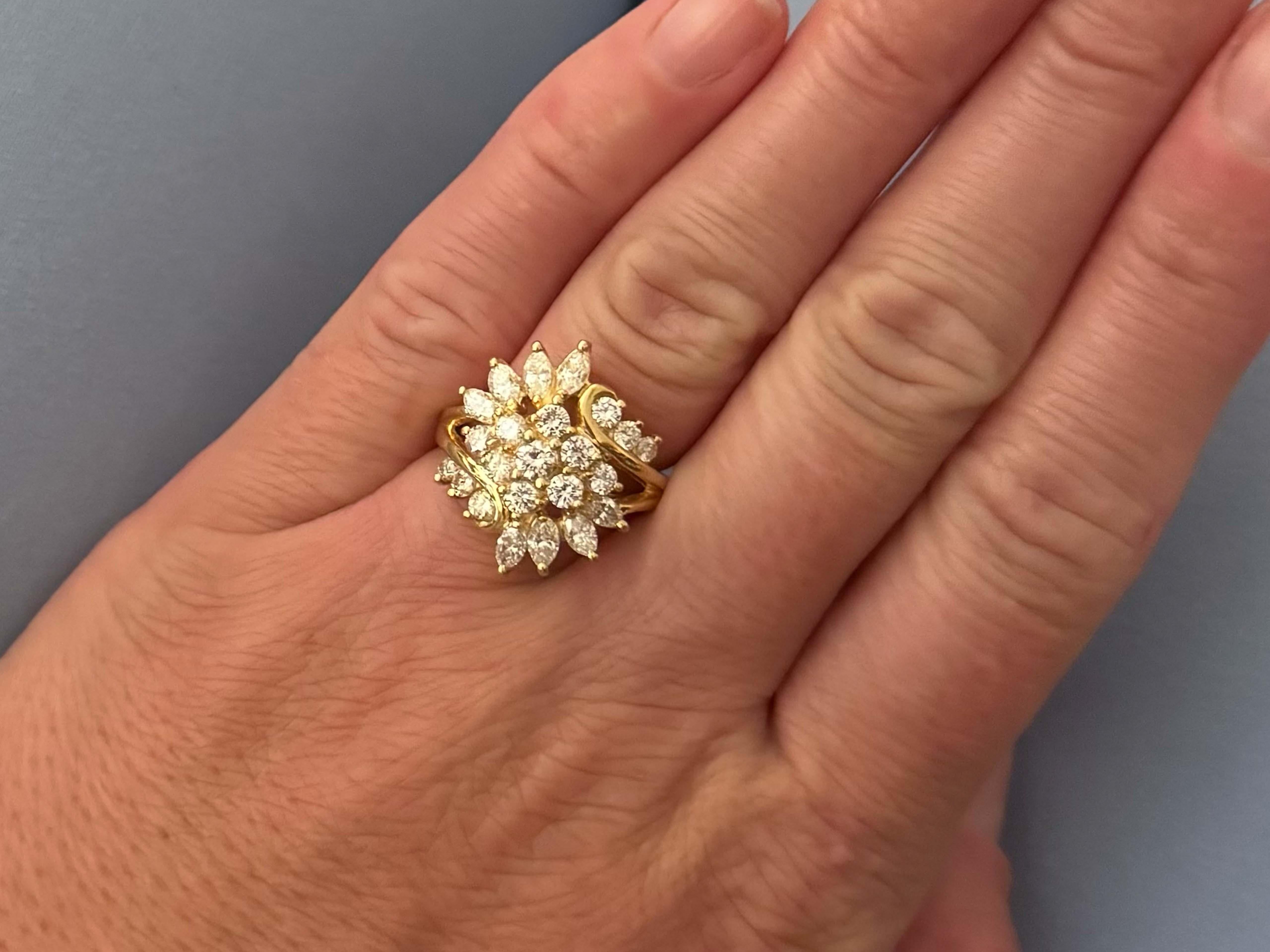 Spécifications de l'article :



Métal : Or jaune 14K



Taille : 6.75


Poids total : 6,8 grammes


Nombre de diamants : 15 taille brillant et 8 taille marquise


Poids total des diamants : 2,35 carats


Couleur du diamant : G-J
 

Clarté du