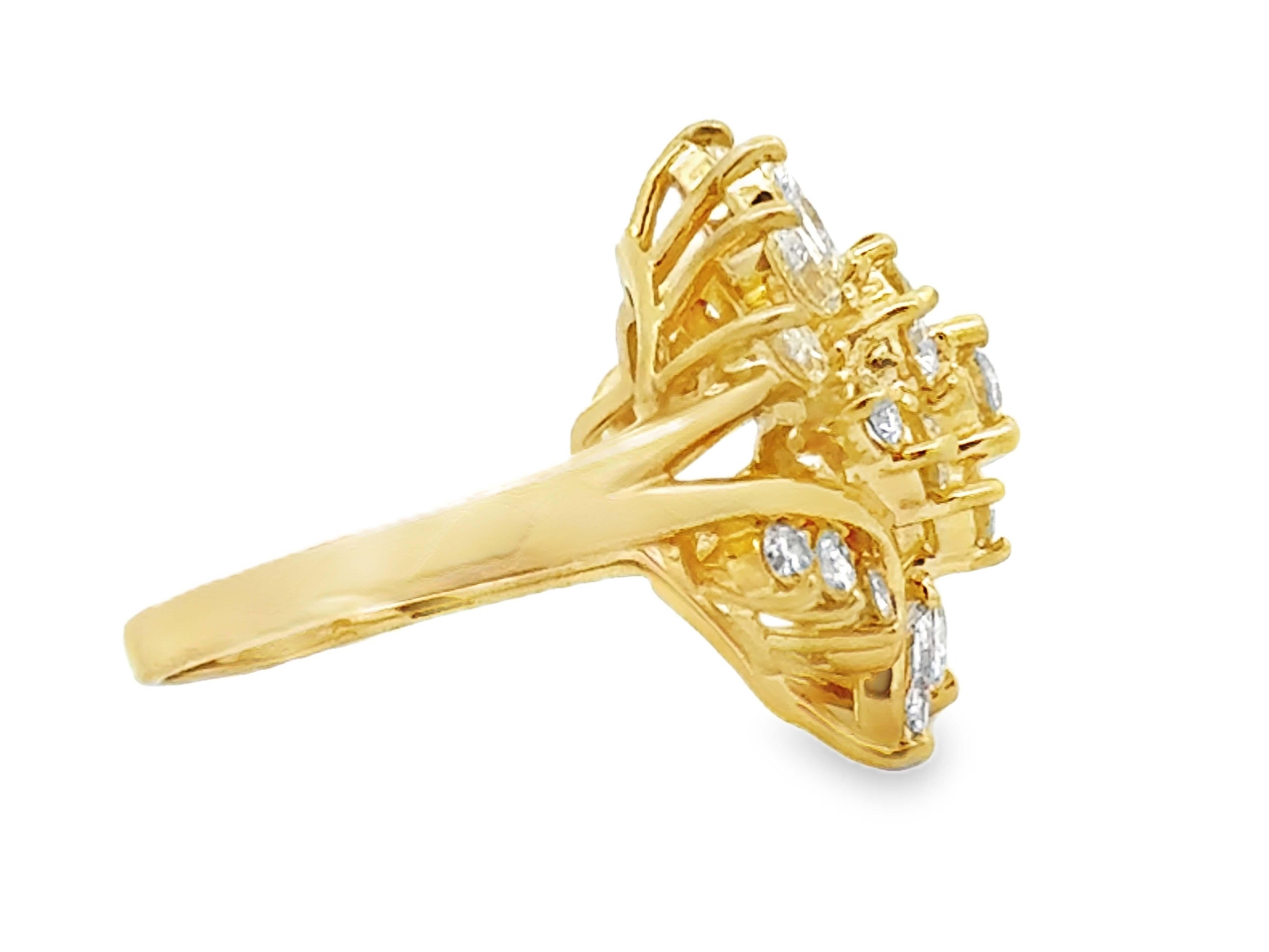 Bague en or jaune 14k à large grappe de diamants brillants et marquise Pour femmes en vente