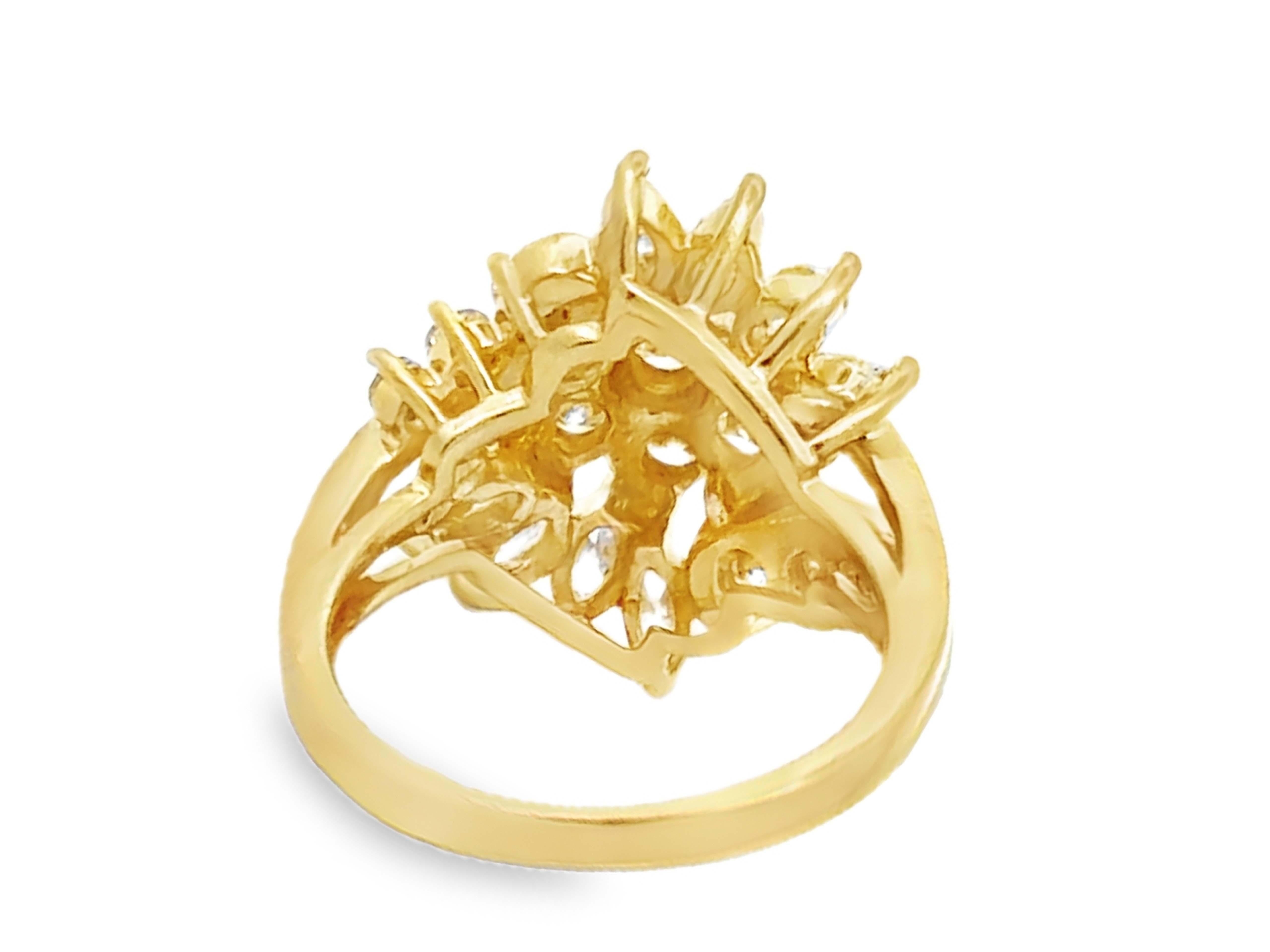 Bague en or jaune 14k à large grappe de diamants brillants et marquise en vente 2