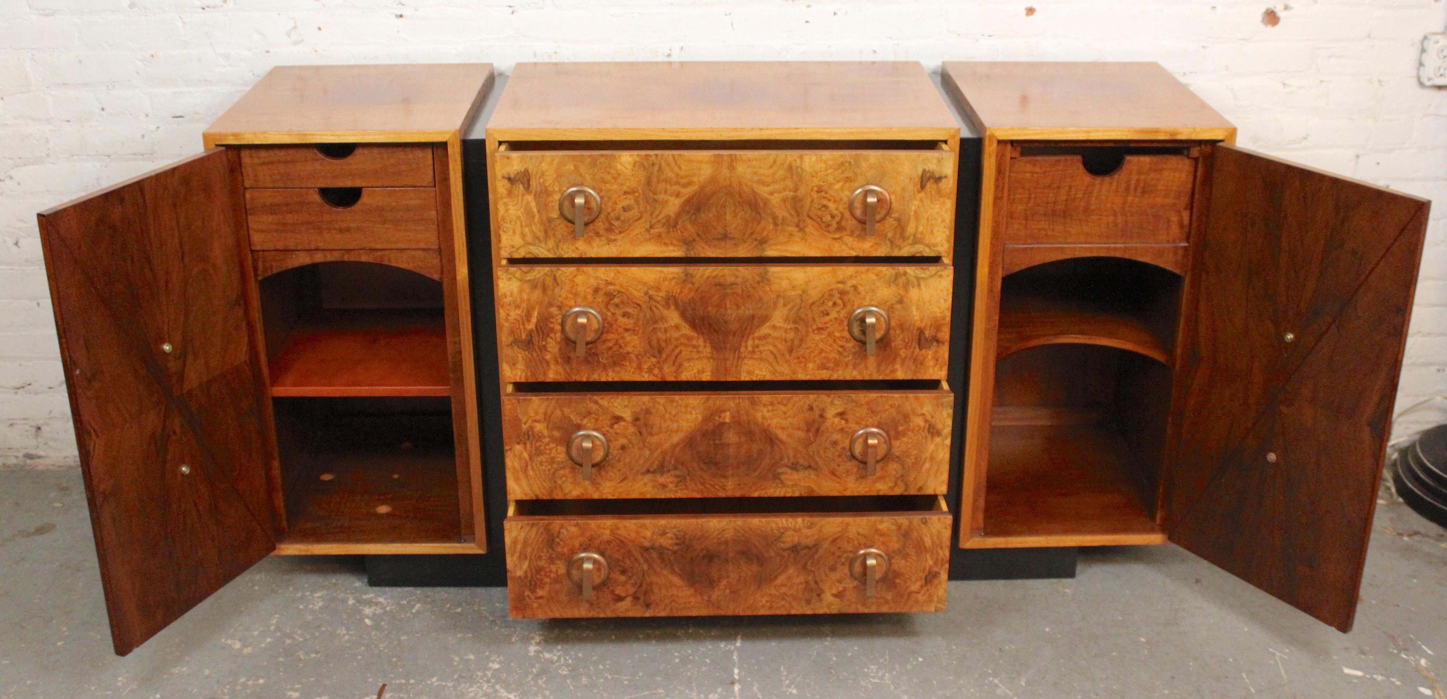 Buffet Art Déco en loupe brillante Bon état - En vente à Brooklyn, NY