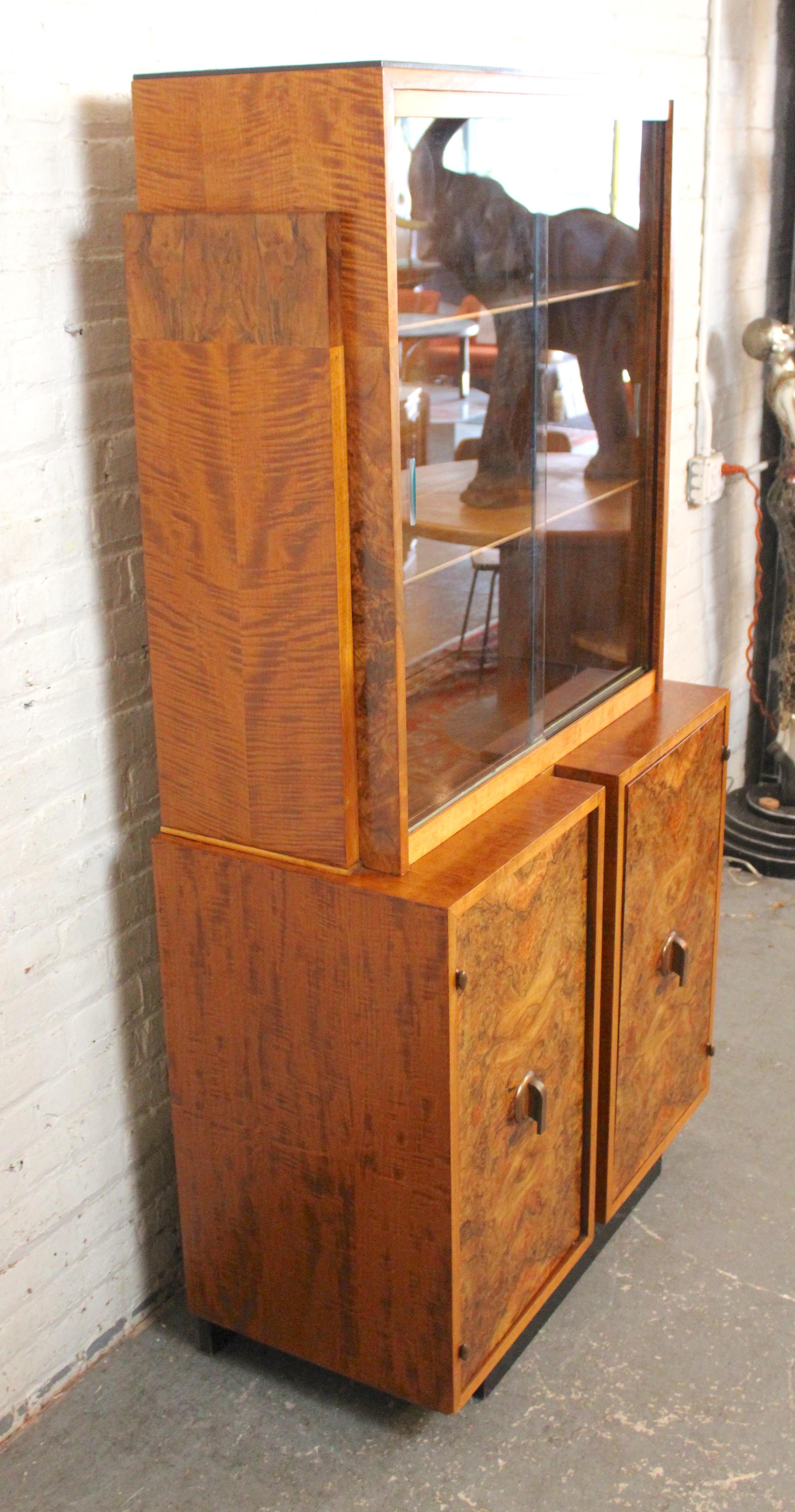 Brilliant Burl Art Deco Display Case In Good Condition For Sale In Brooklyn, NY