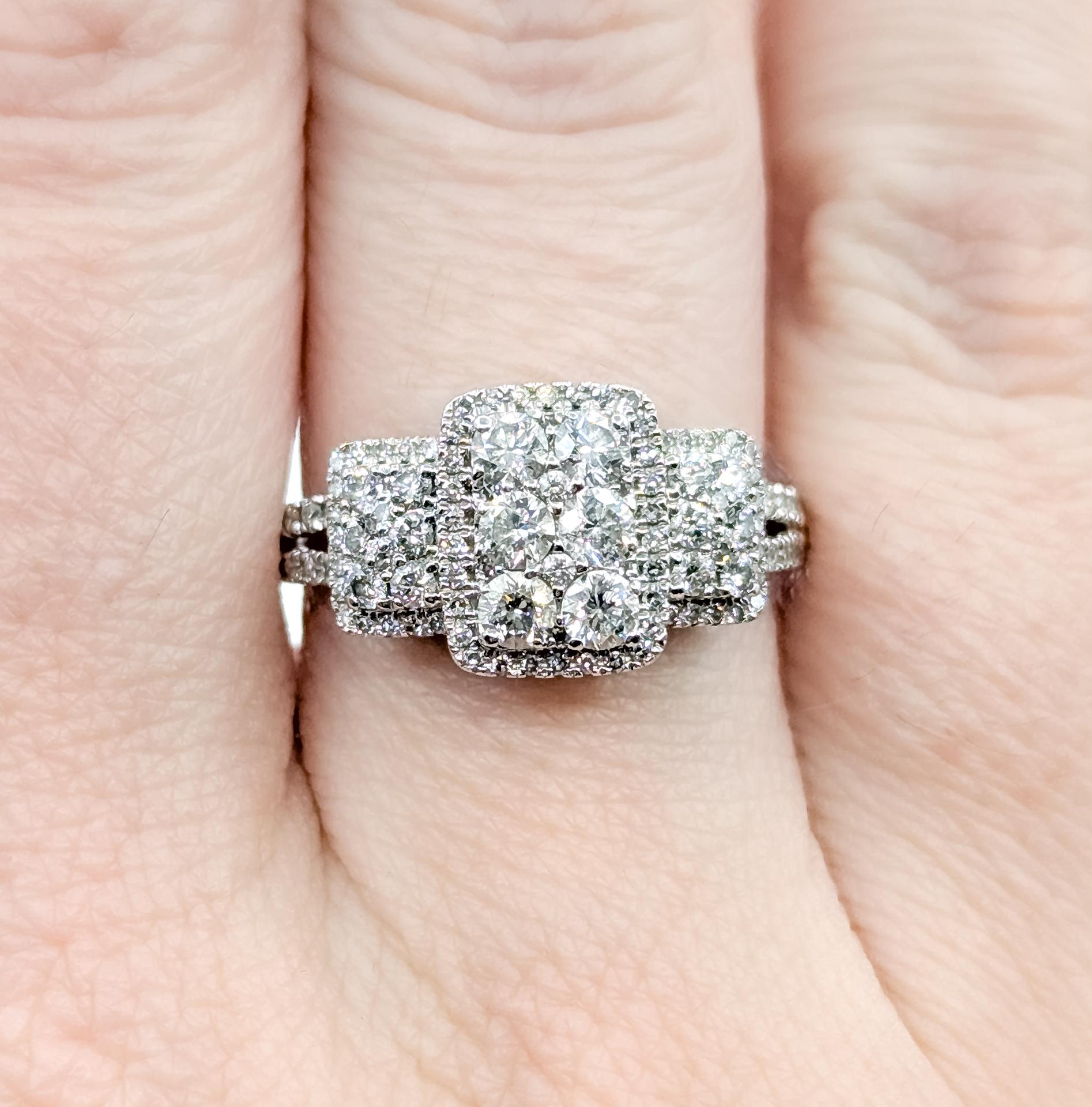 Donna Anello di fidanzamento con diamante a grappolo Brilliante in 14 carati in vendita