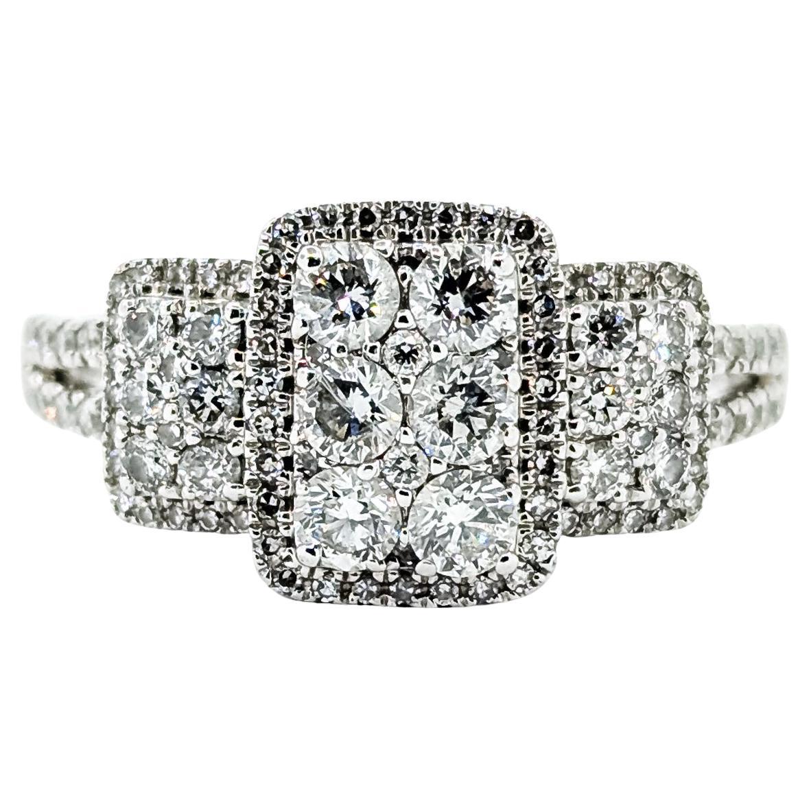 Anello di fidanzamento con diamante a grappolo Brilliante in 14 carati in vendita