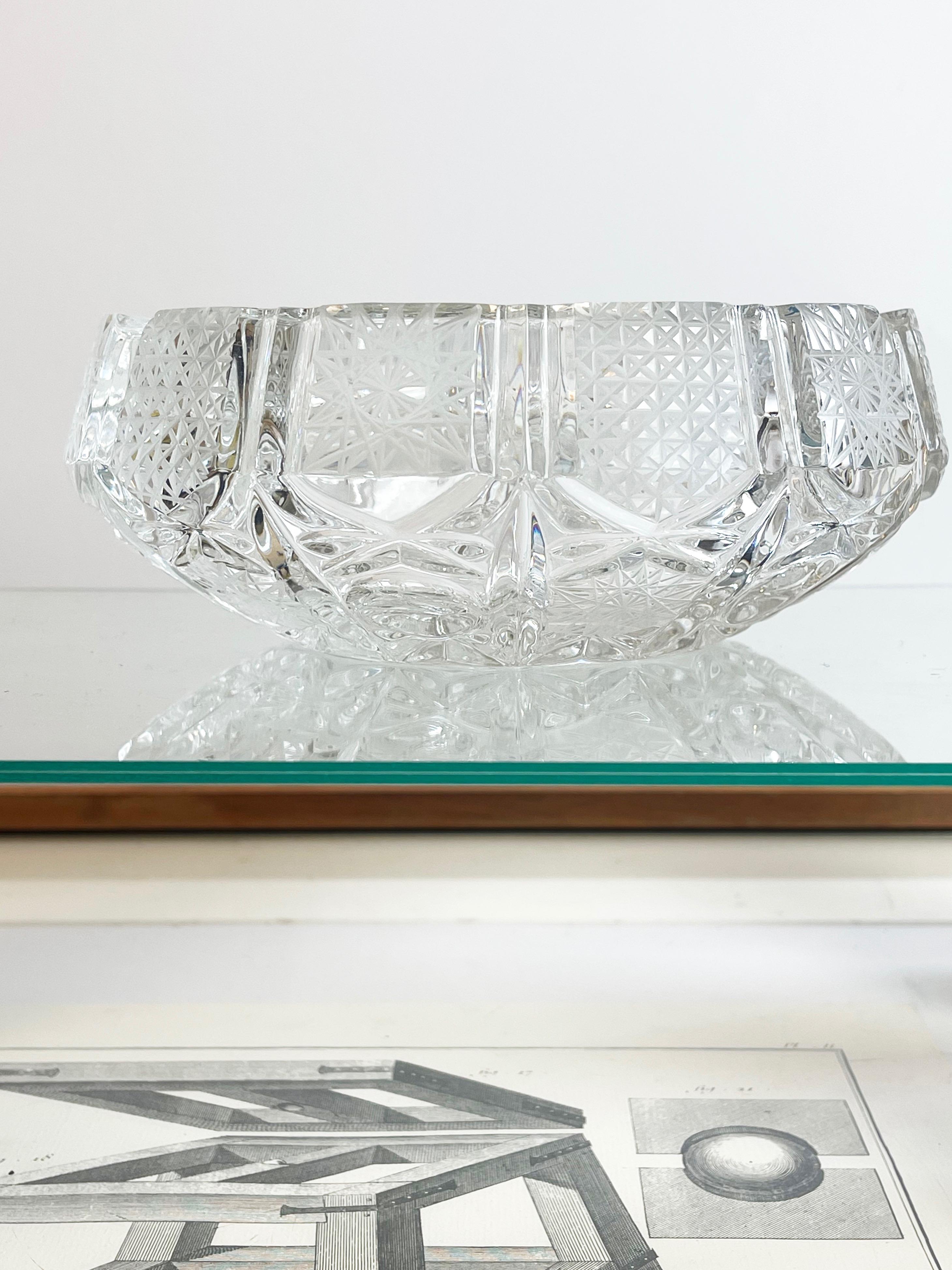 Cenicero de cristal brillante para puros Cristal tallado de Bohemia Mediados de siglo, Alemania Moderno de mediados de siglo