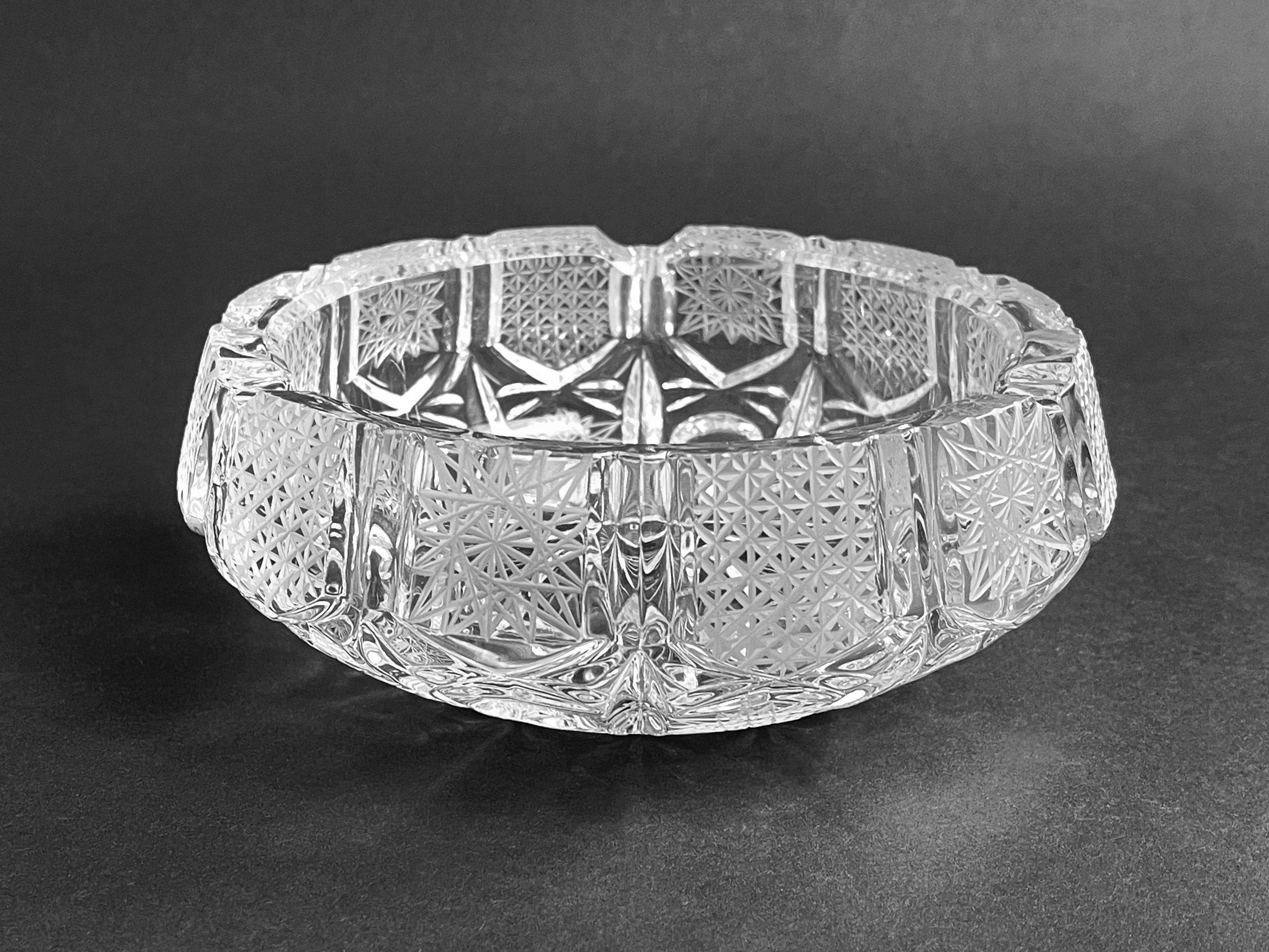 Cenicero de cristal brillante para puros Cristal tallado de Bohemia Mediados de siglo, Alemania Vidrio cortado