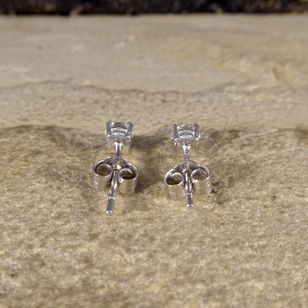 Brilliant Cut 0.53ct Diamond Stud Earrings in 18ct White Gold In New Condition For Sale In Yorkshire, West Yorkshire
