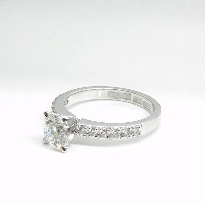 Taille brillant Bague de fiançailles à 12 diamants et diamants taille brillant de 0,90 carat, certifiés GIA en vente