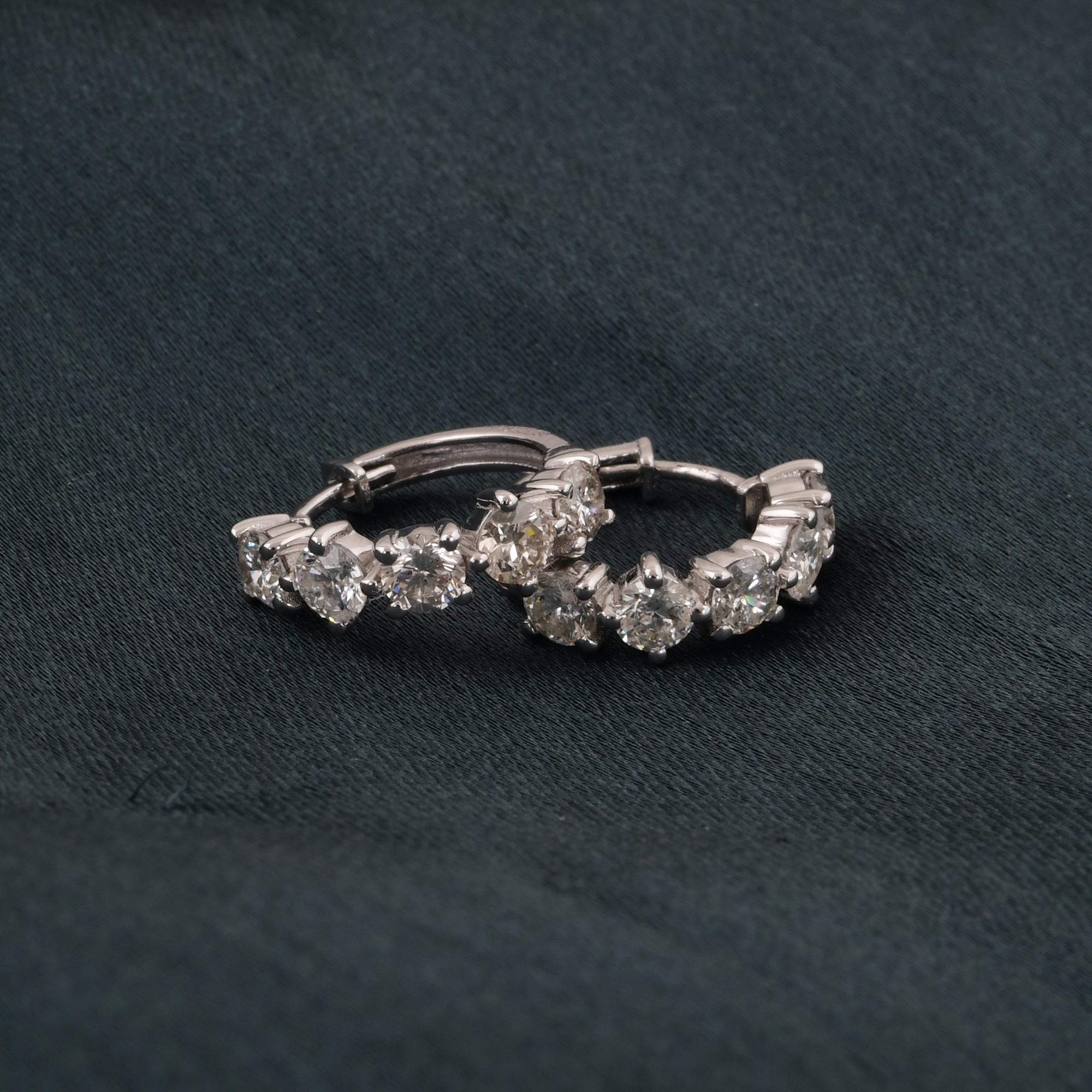 Brillantschliff 1,12 Karat Diamant Zierliche Huggies Ohrringe 18 Karat Weißgold (Moderne) im Angebot