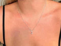 Collana con diamanti a taglio brillante e a forma di pera in oro bianco 14 carati
