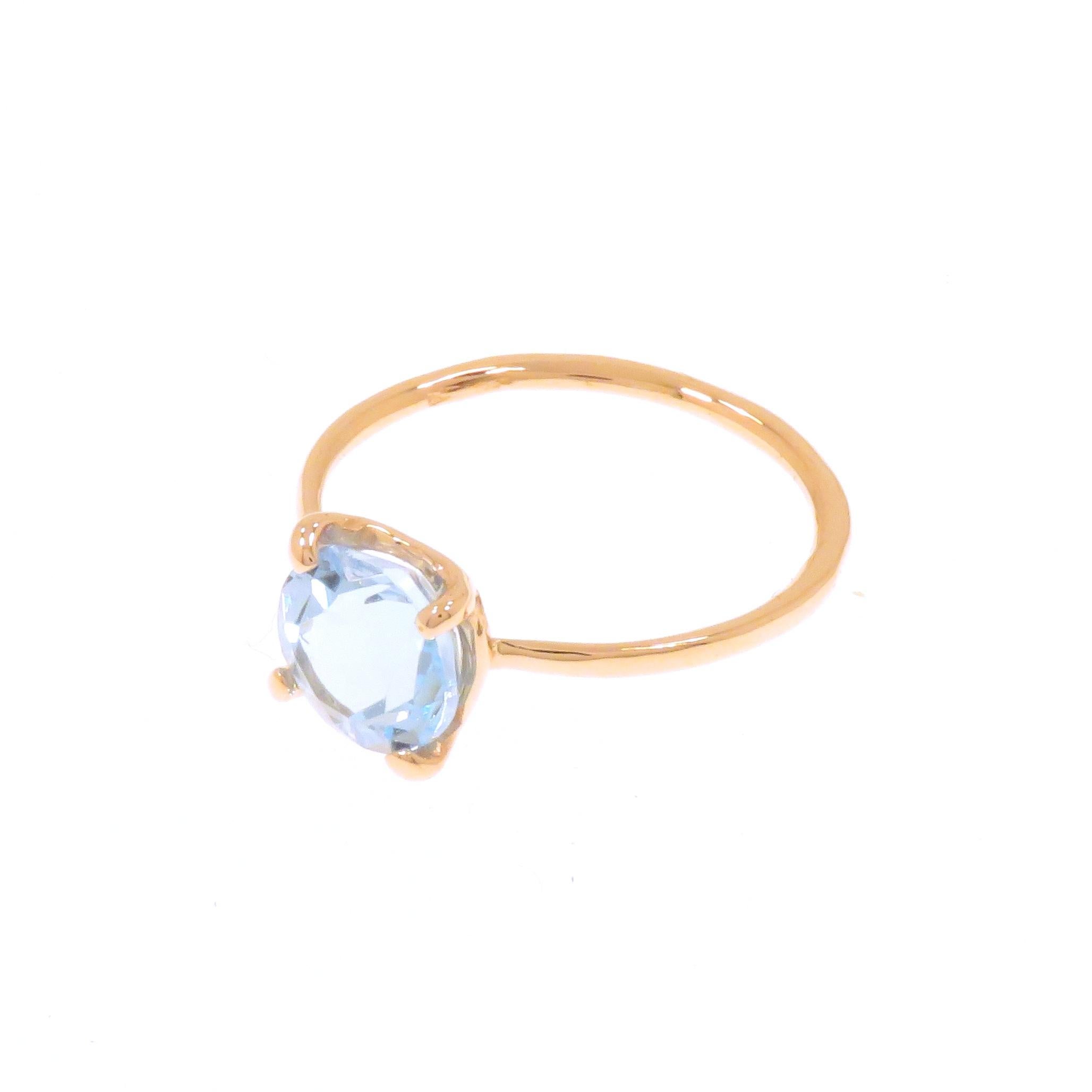 Contemporary Brilliant Cut Blue Topaz 9 Karat Rose Gold Ring Handcrafted in Italy For Sale