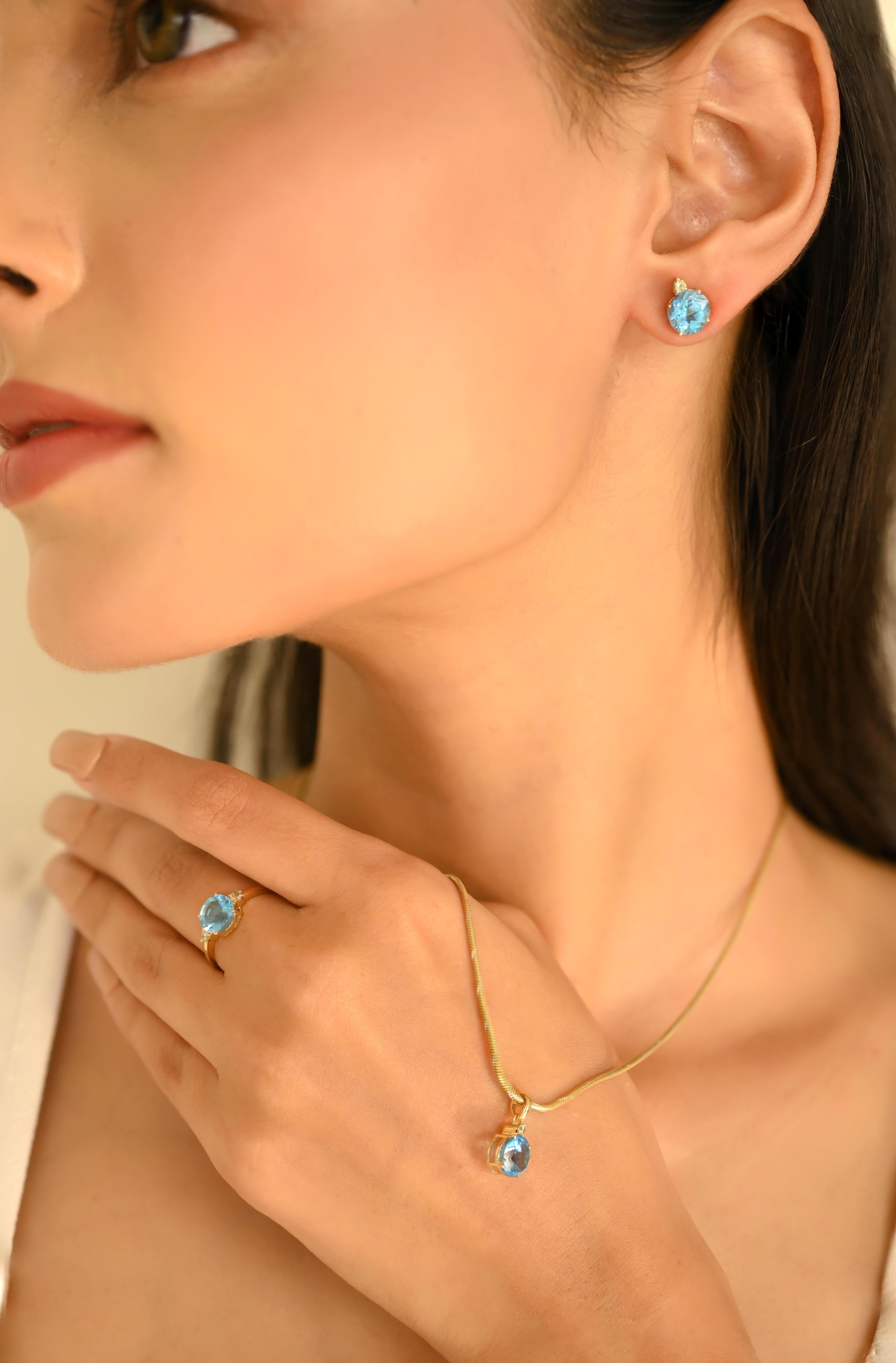 Brilliant Cut Blue Topaz Diamond Pendant Ring Earrings Set in 18k Yellow Gold For Sale 2