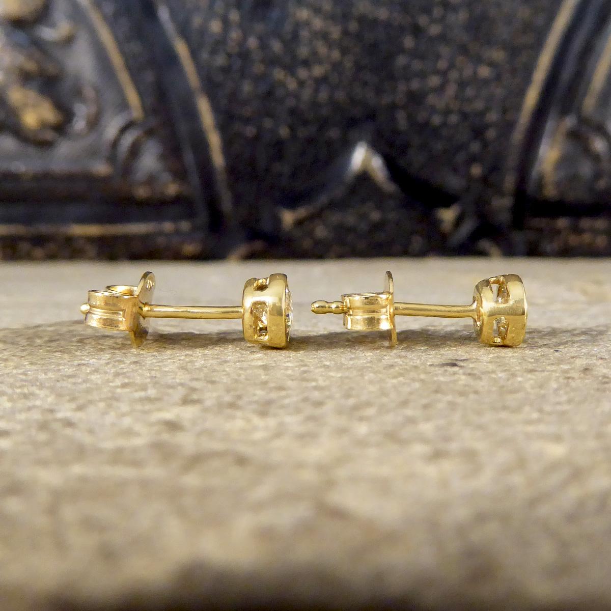 Brilliant Cut Collar Set 0.50ct Diamond Stud Earrings in 18ct Yellow Gold In New Condition For Sale In Yorkshire, West Yorkshire
