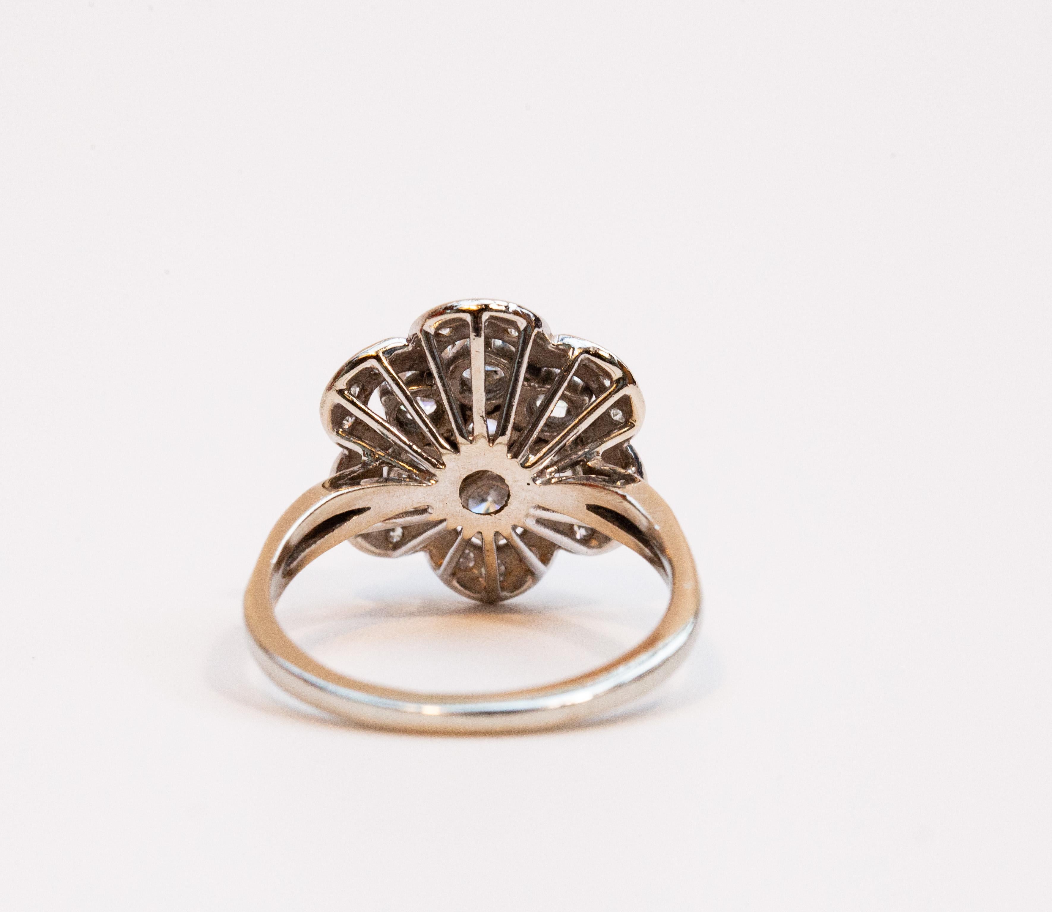 Bague en or blanc 14 carats avec diamant taillé en brillant en vente 4