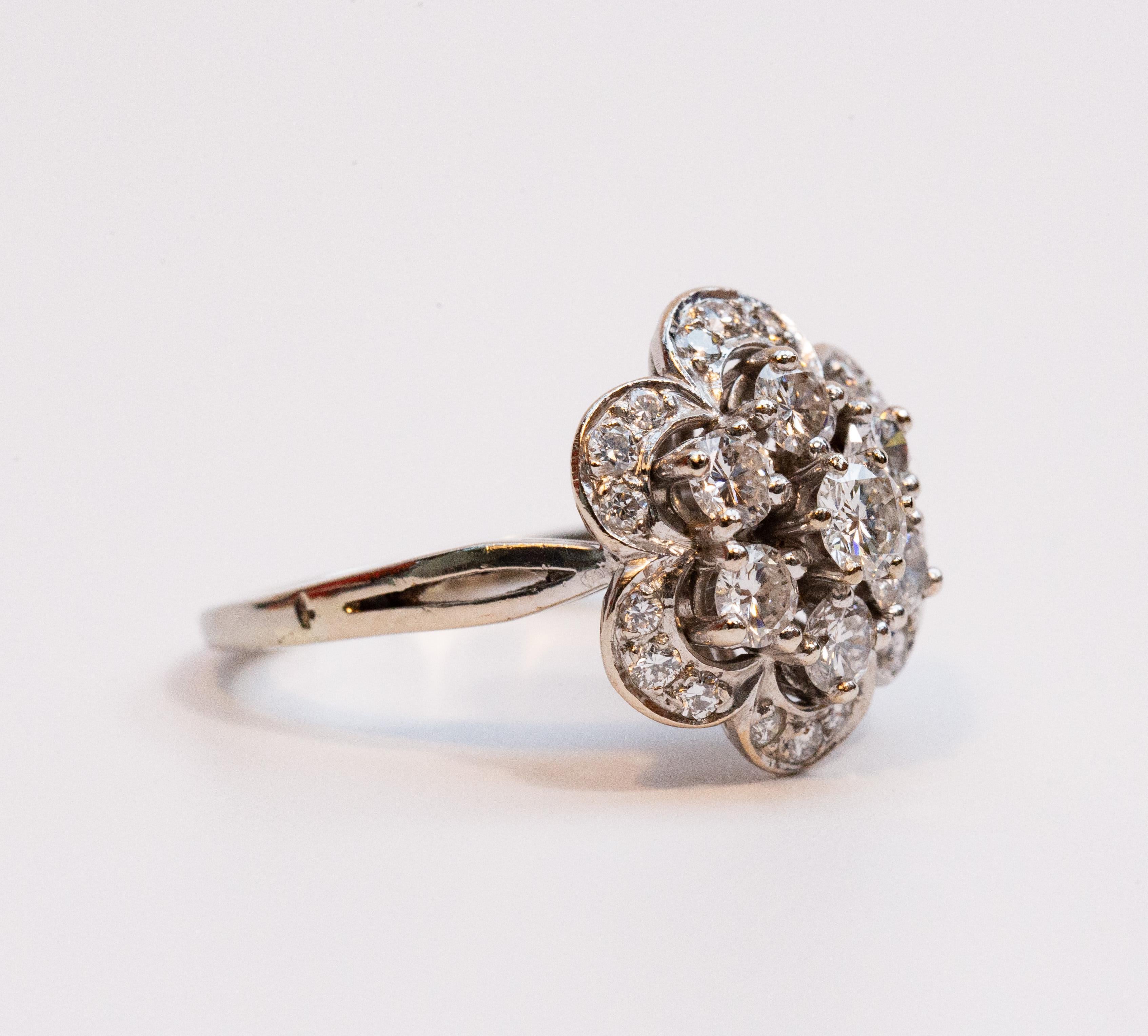 Bague en or blanc 14 carats avec diamant taillé en brillant en vente 5