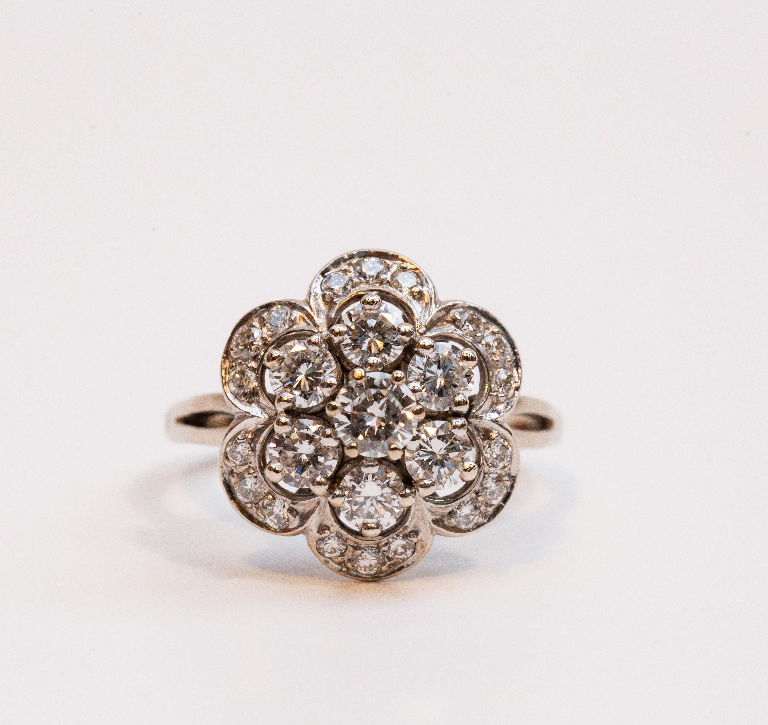 Bague en or blanc 14 carats avec diamant taillé en brillant en vente 6