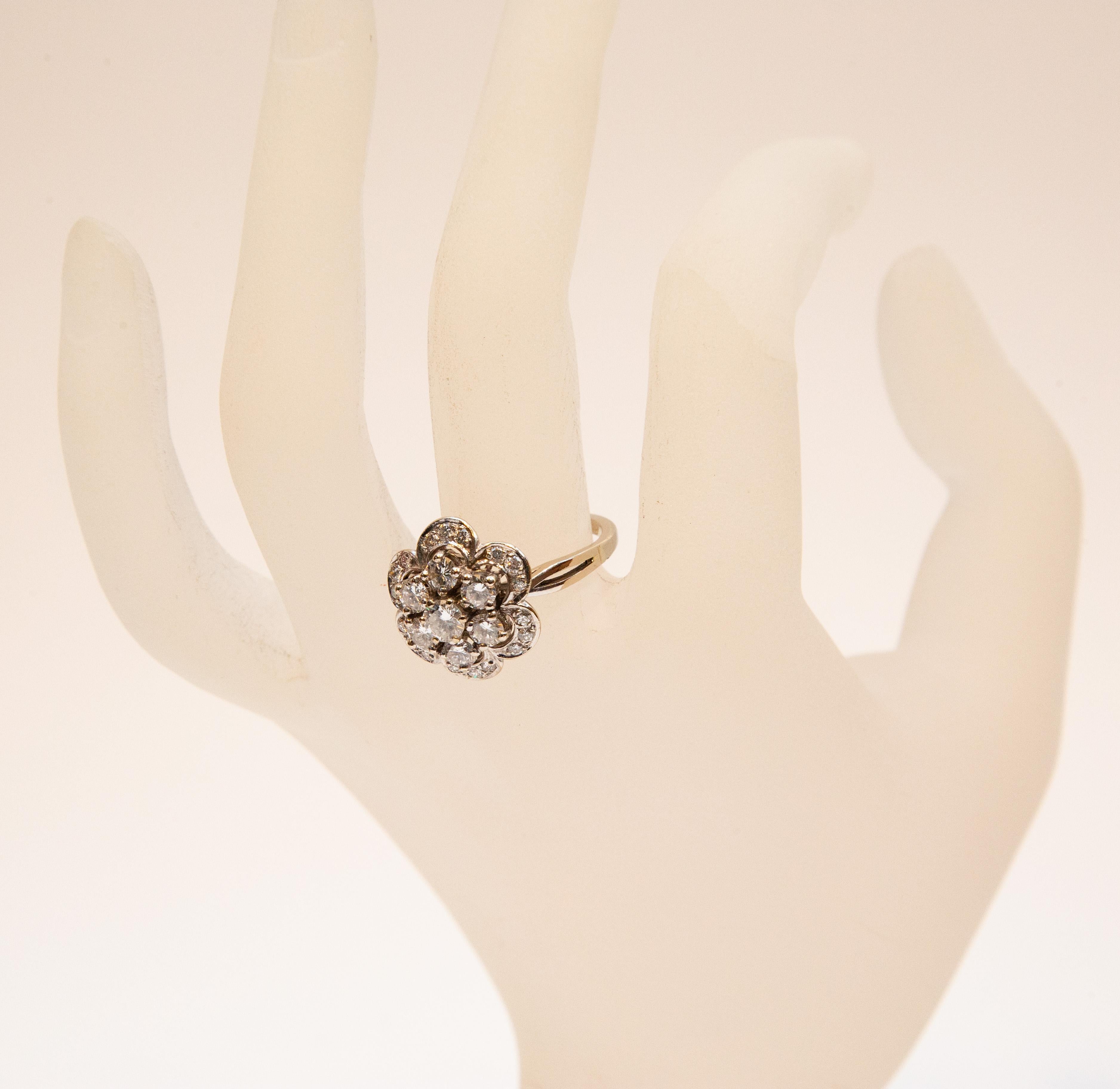 Bague en or blanc 14 carats avec diamant taillé en brillant en vente 9