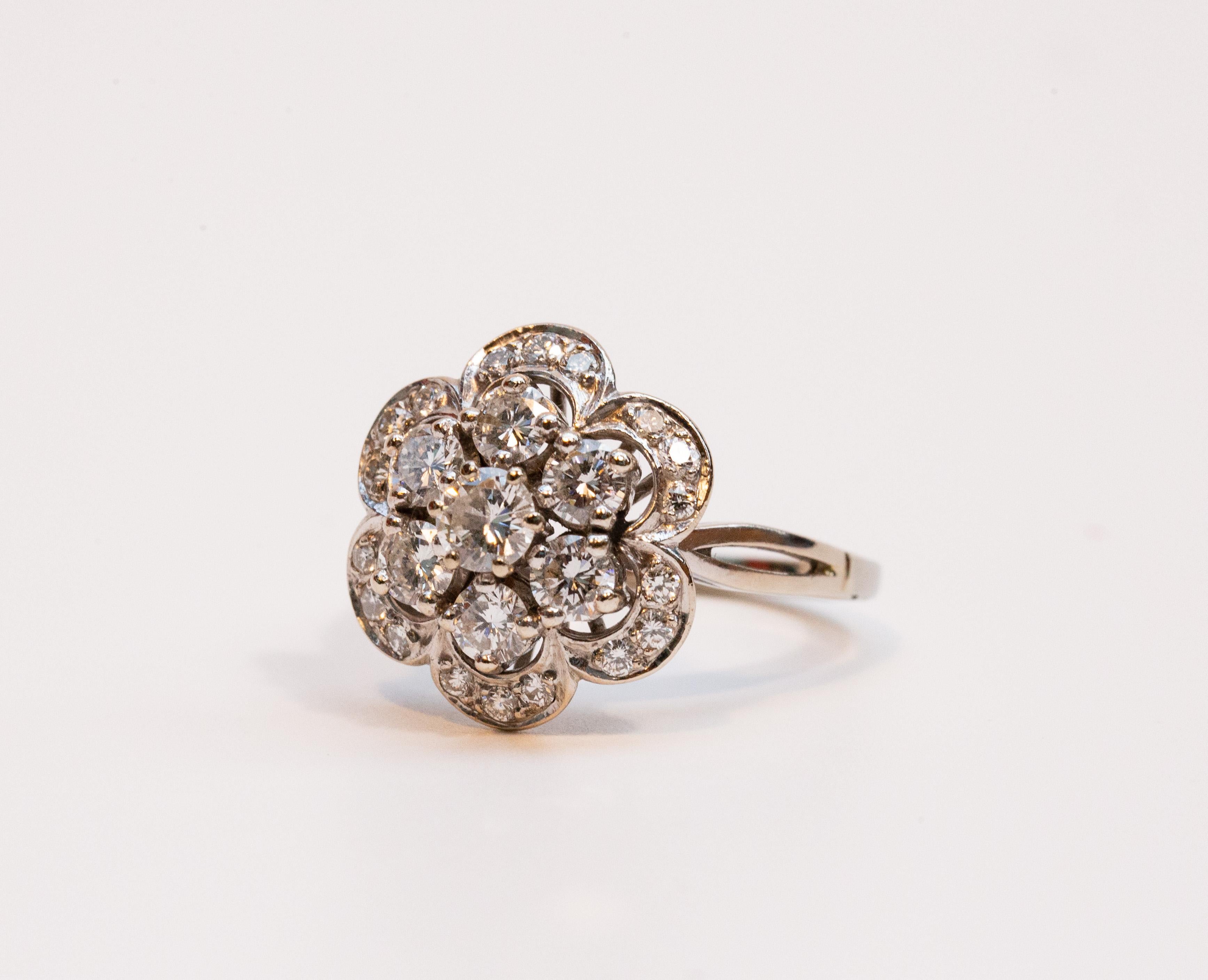 Taille brillant Bague en or blanc 14 carats avec diamant taillé en brillant en vente