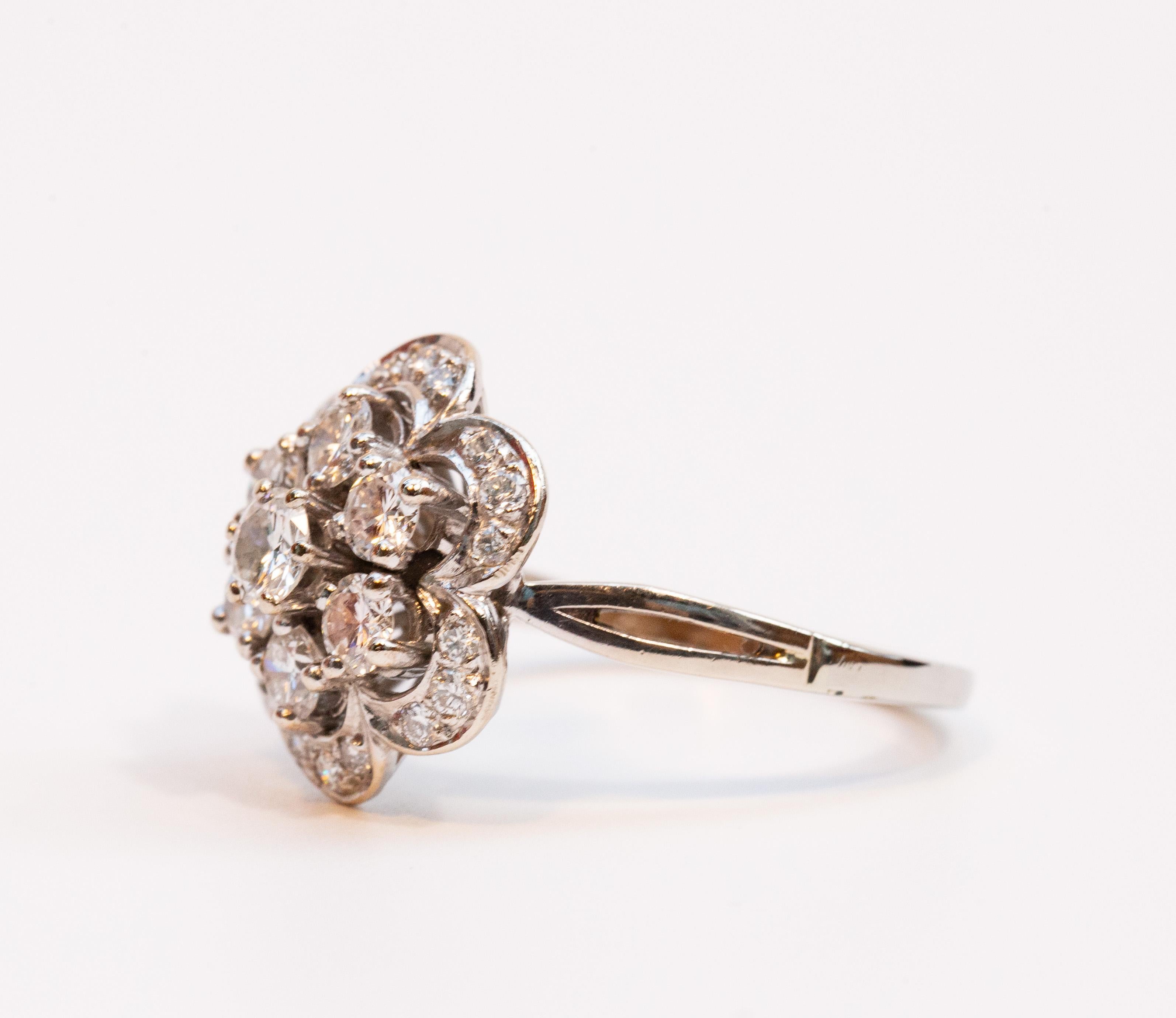 Bague en or blanc 14 carats avec diamant taillé en brillant en vente 1