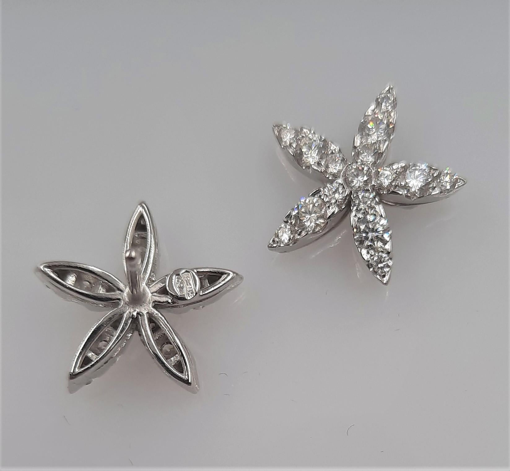 Pretty and elegant brilliant cut diamond (1.16 carats), 18 carats white gold (4.9 grams) flower earrings. 