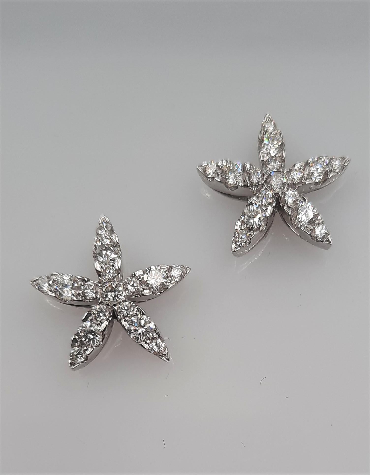 Brilliant Cut Diamond 18 Carats White Gold Flower Earrings In New Condition For Sale In Marcianise, CE, IT