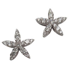 Boucles d'oreilles fleur en or blanc 18 carats avec diamants taille brillant
