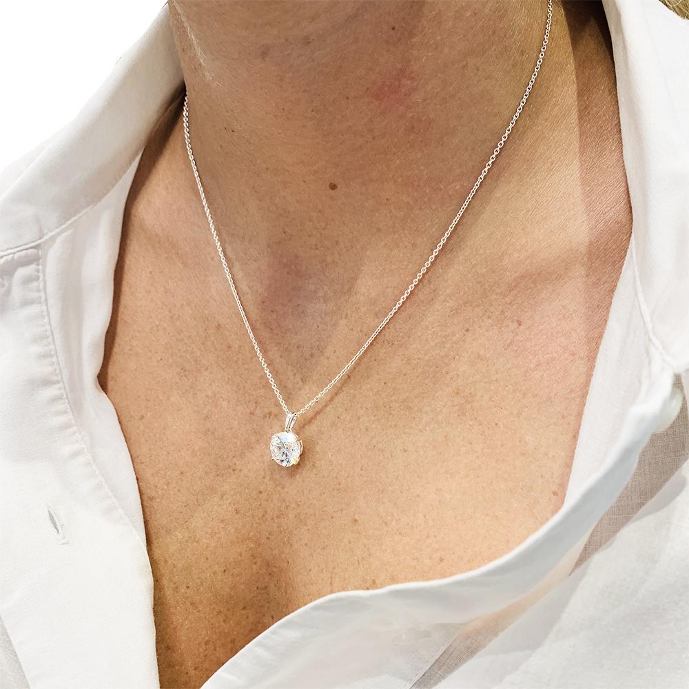 Brilliant-Cut Diamond 4, 37 Carats Pendent Necklace In Excellent Condition In Paris, IDF