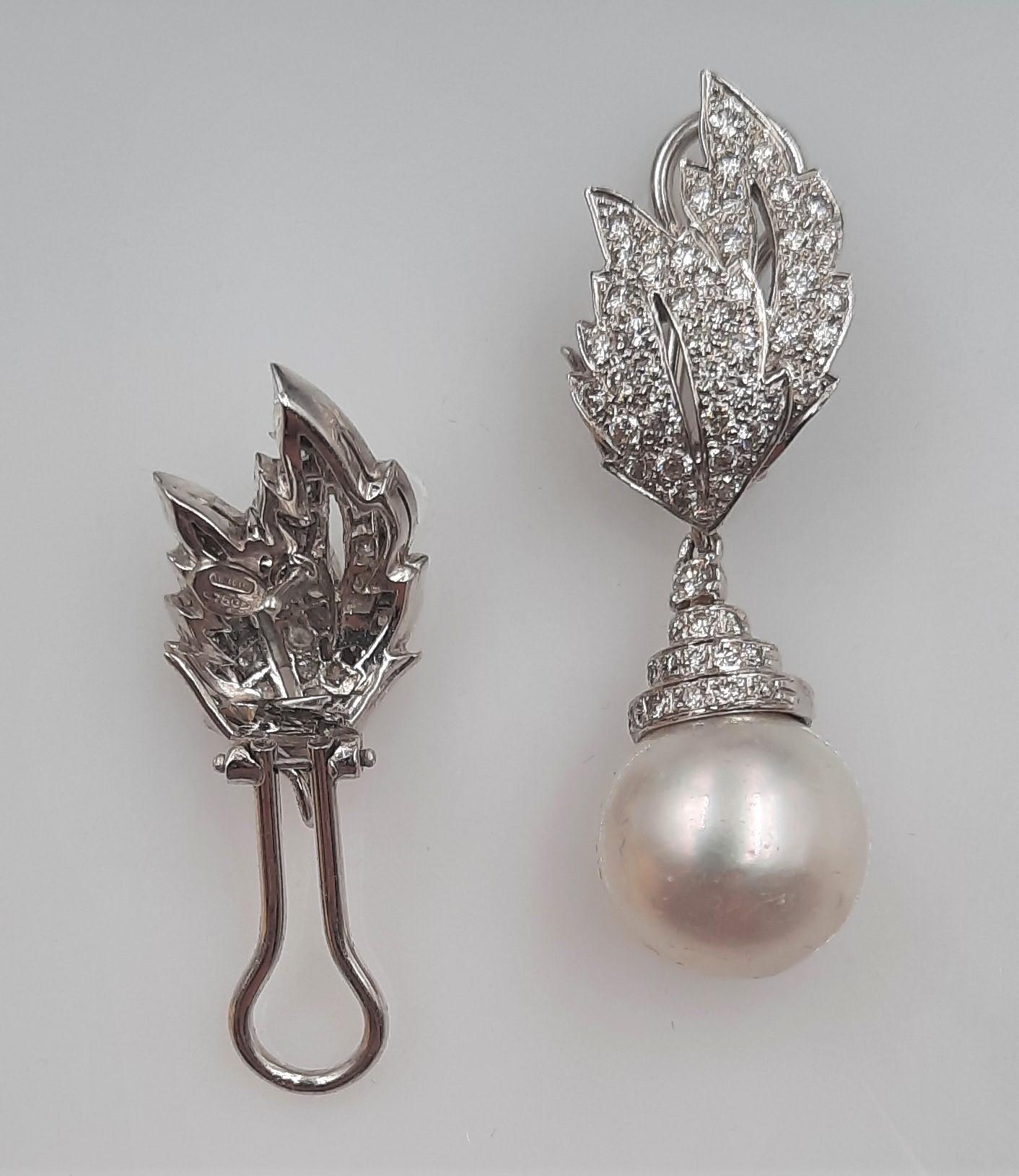 Contemporain Boucles d'oreilles en goutte en or blanc 18 carats avec diamants taille brillant et perle des mers d'Australie en vente