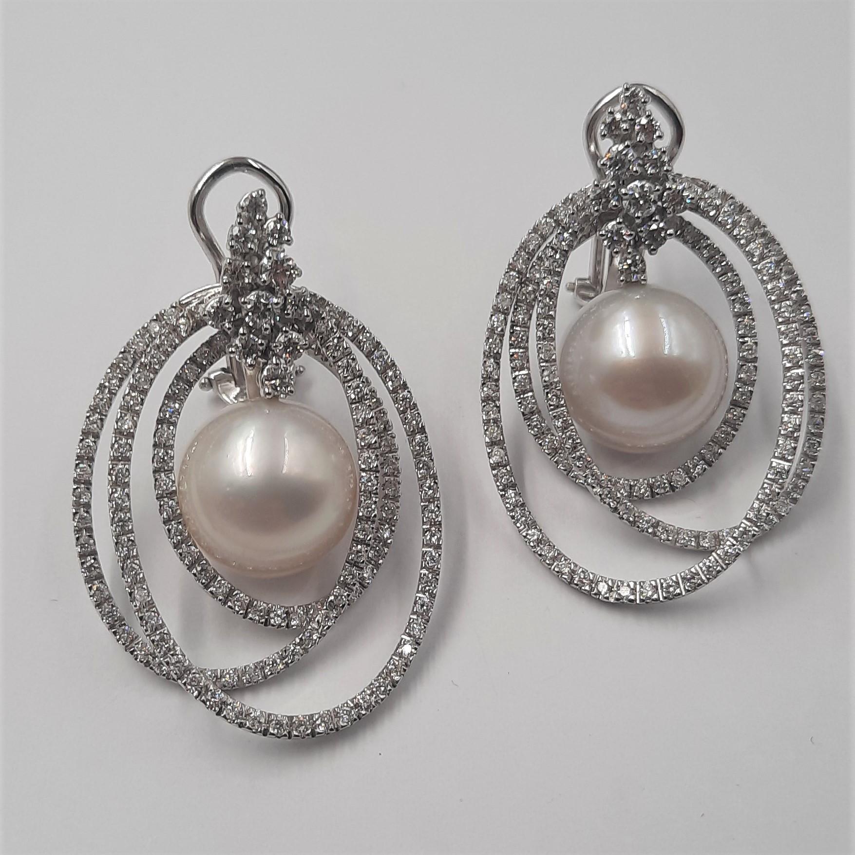 Beautiful Italian brilliant cut diamond (3 carats),S Australian sea pearl (40.84 carats) and 18 carats white gold (16.4 grams) earrings. The earrings are eventually part of a set, with pendant (see). 