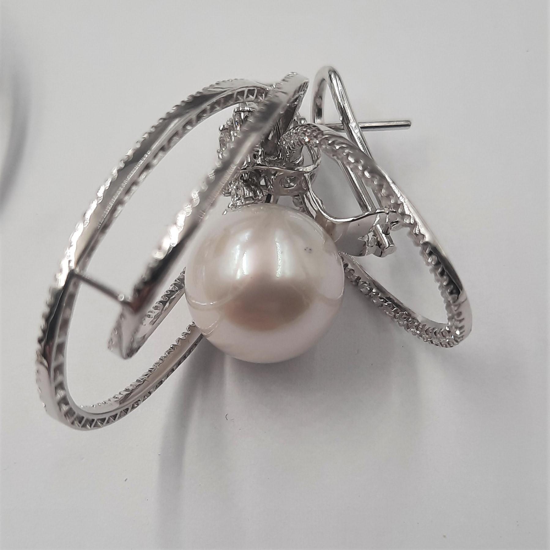 Brilliant Cut Diamond Australian Sea Pearl 18 Carats White Gold Earrings For Sale 1
