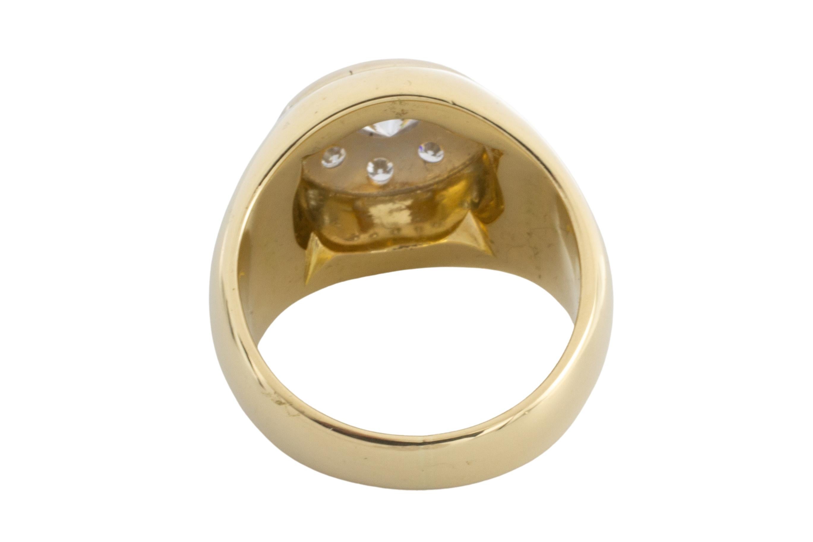 Brilliant Cut Brilliant cut diamond cocktail ring in 18 carat gold For Sale