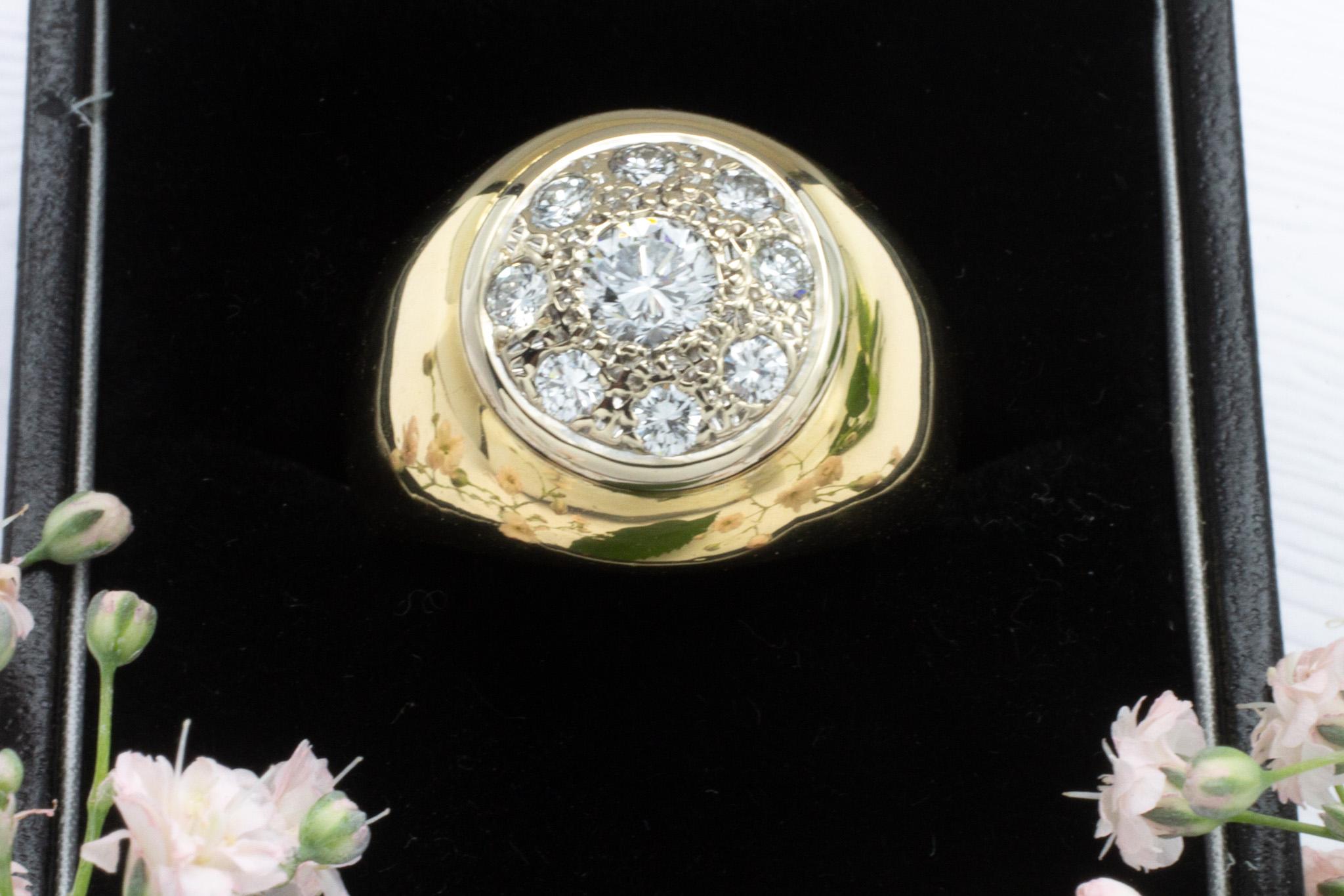 Women's or Men's Brilliant cut diamond cocktail ring in 18 carat gold For Sale