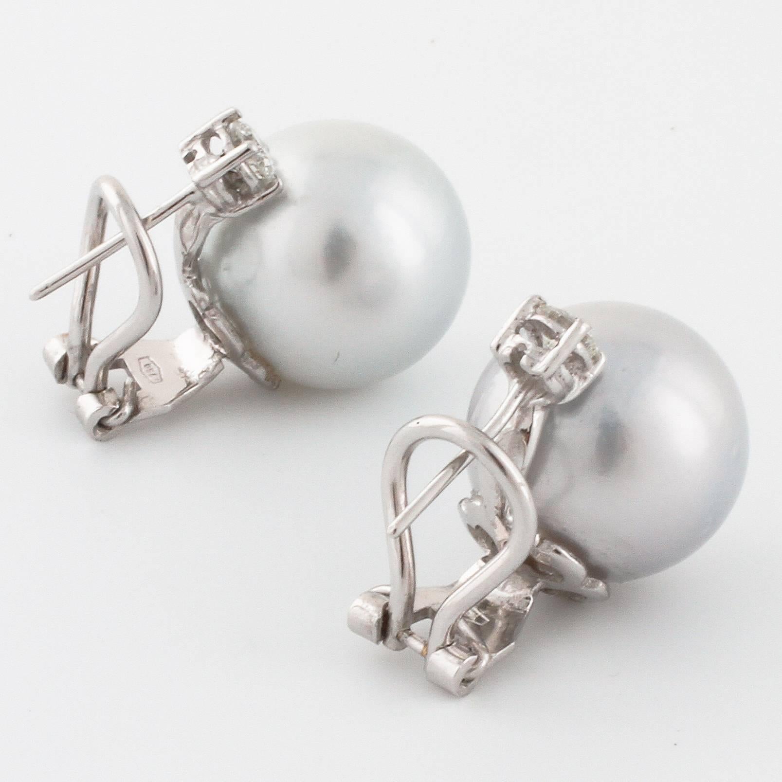 Brilliant Cut Diamond Cultured Pearl Earrings In Excellent Condition For Sale In Oslo, NO