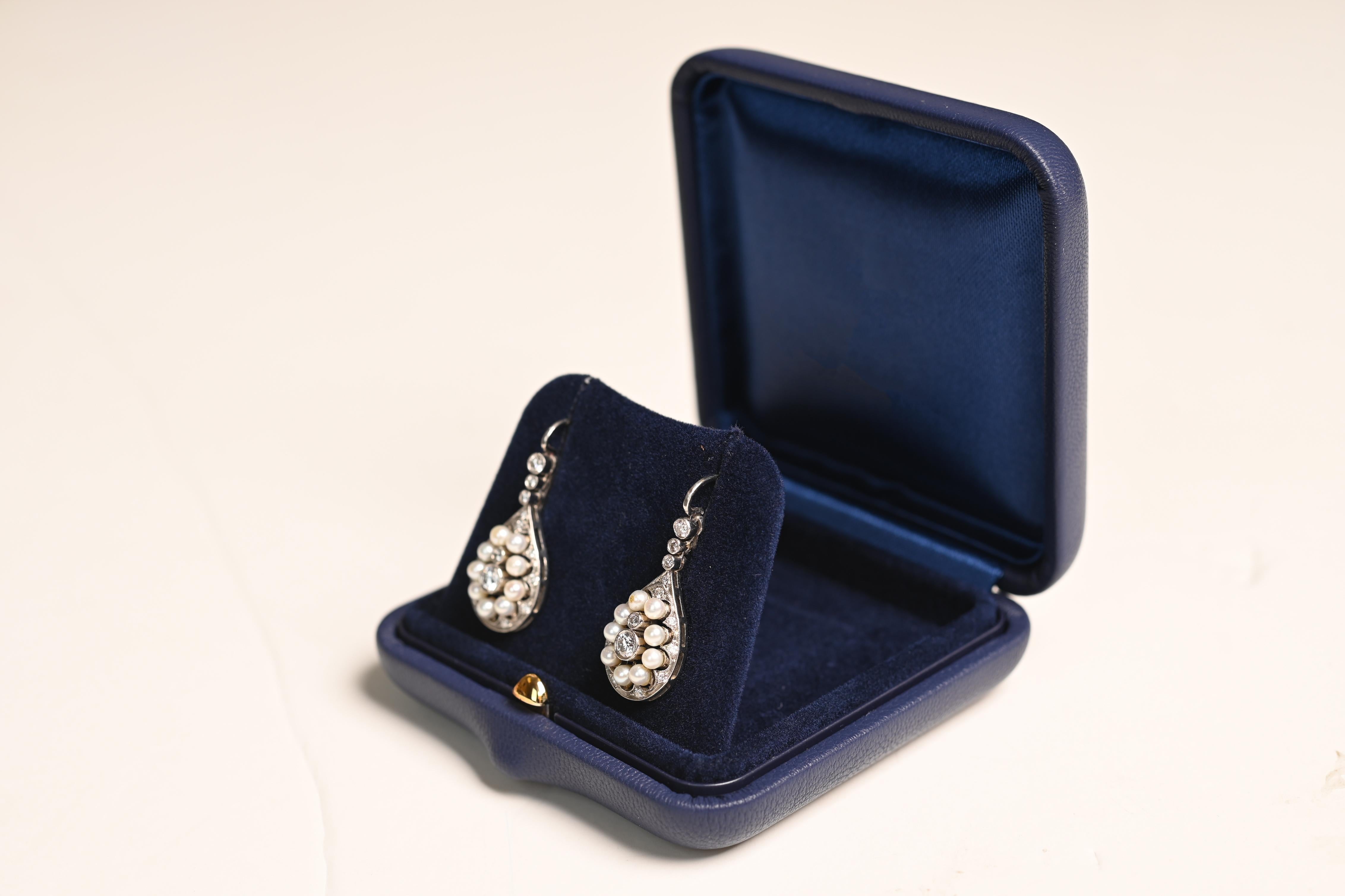 Ohrringe mit Diamanten im Brillantschliff ( ca. 0,5 Karat), Perlen Halo, Platin (Art déco) im Angebot