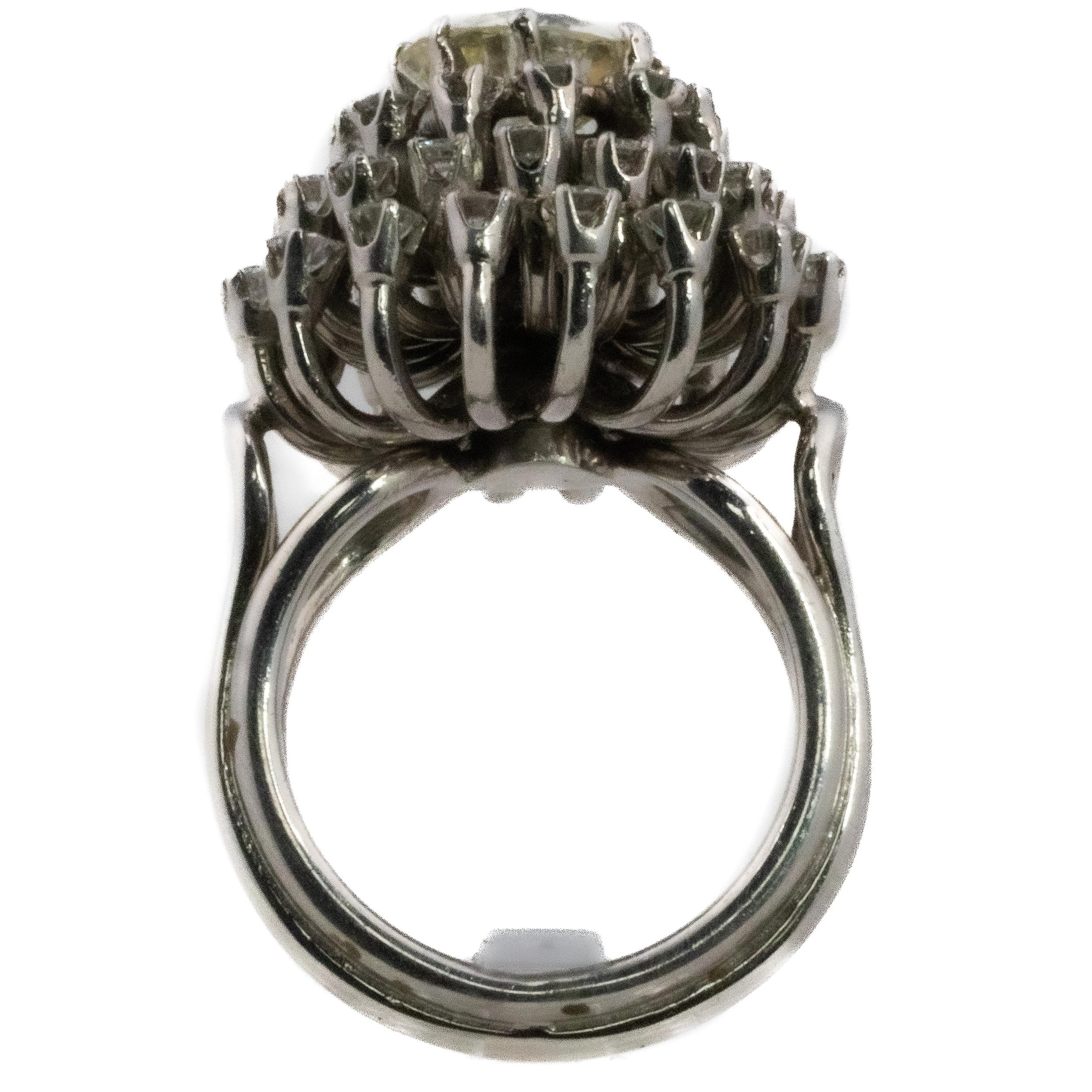 Rétro Diamant taillé en brillant Multi Halo Cluster en vente