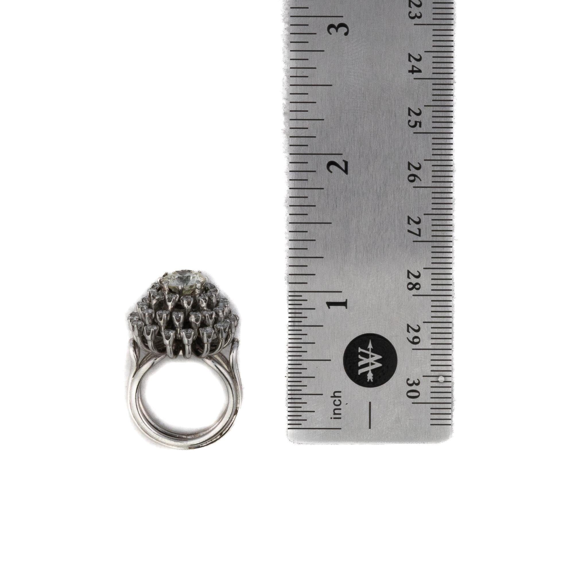 Diamant taillé en brillant Multi Halo Cluster Excellent état - En vente à New York, NY