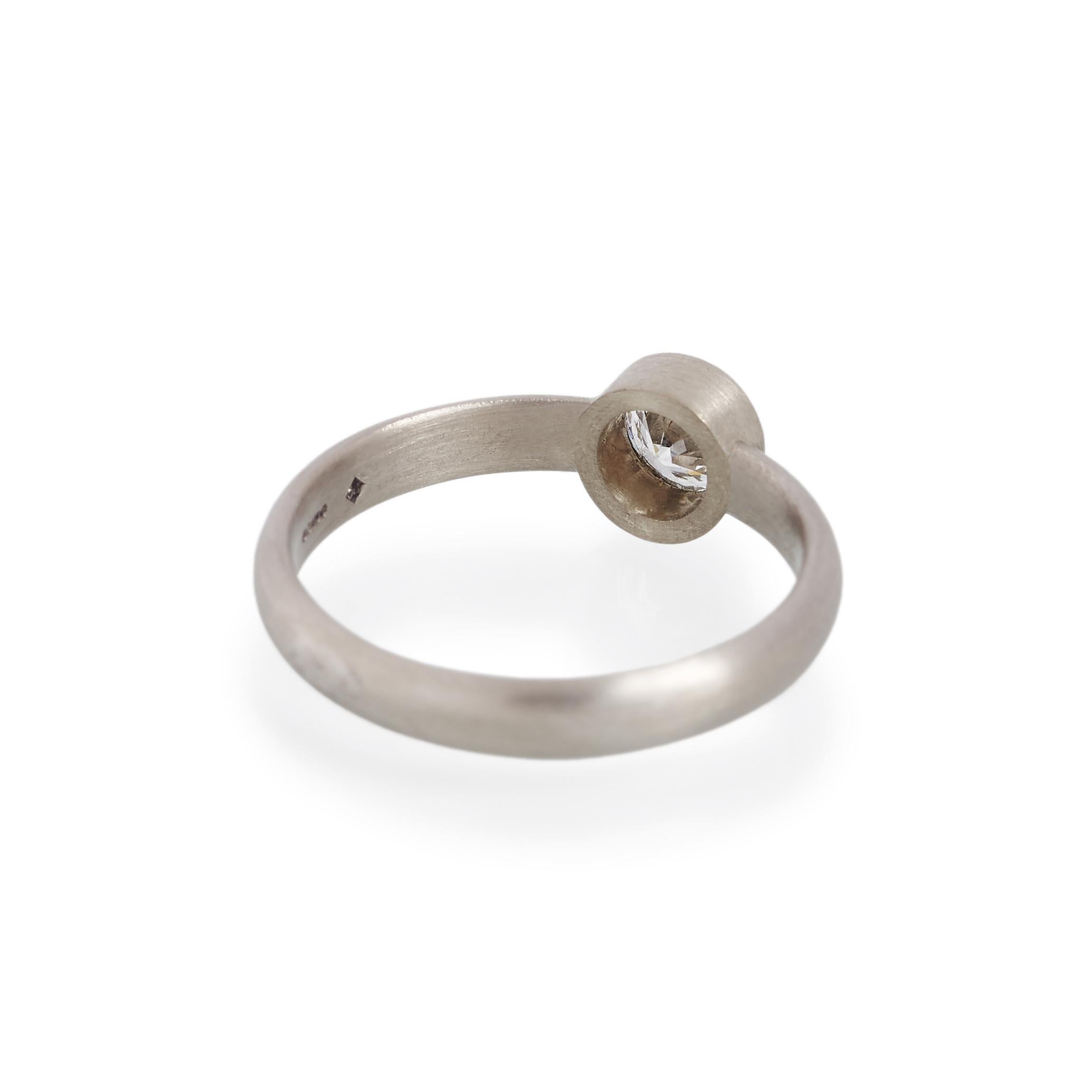 Contemporary Brilliant Cut Diamond Ring, 18 Carat White Gold For Sale