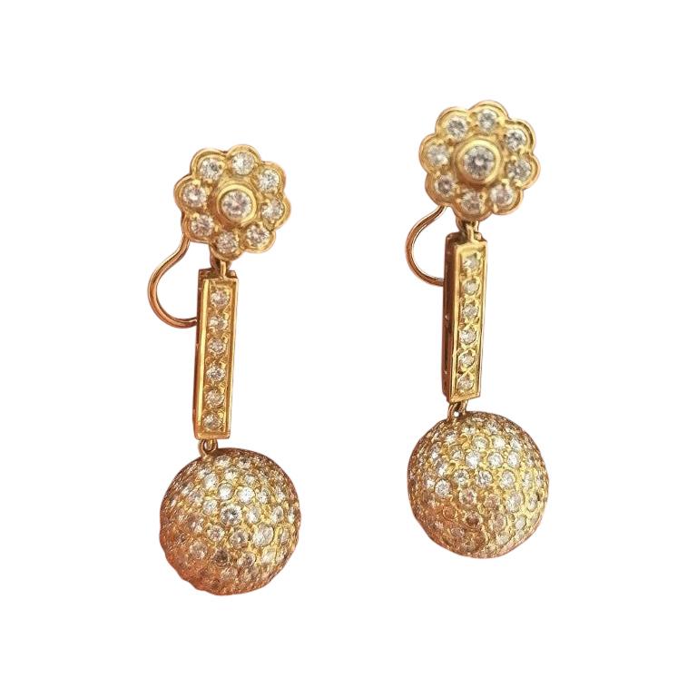 Brilliant Cut Diamonds 18 Karat Yellow Gold Flower Earrings For Sale