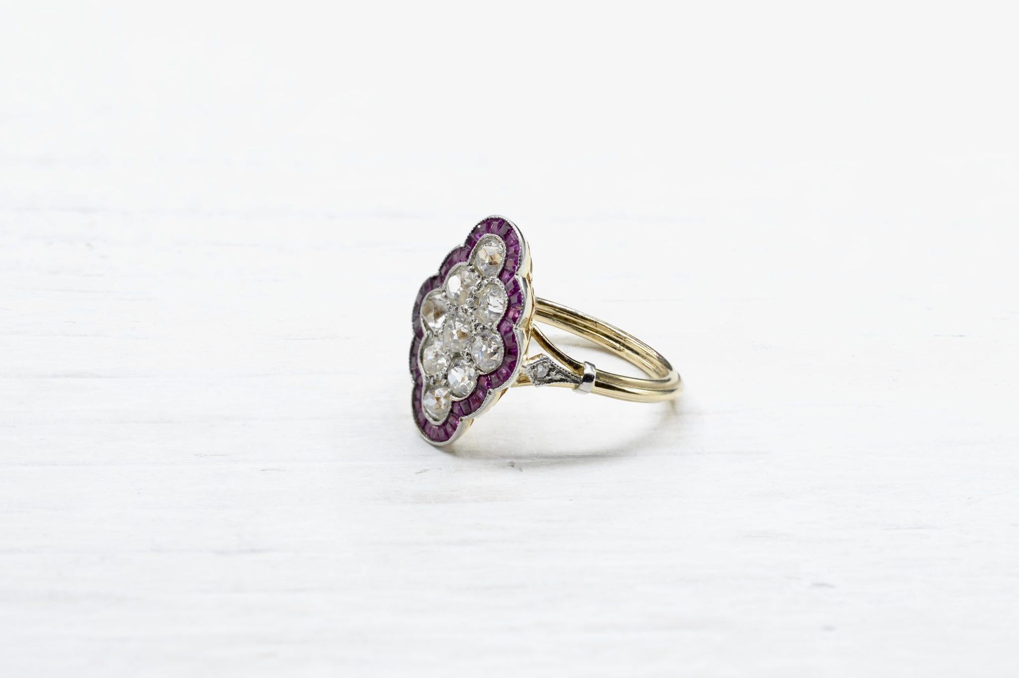 Brilliant cut diamonds and natural rubies ring in 18k gold In Good Condition For Sale In PARIS, FR