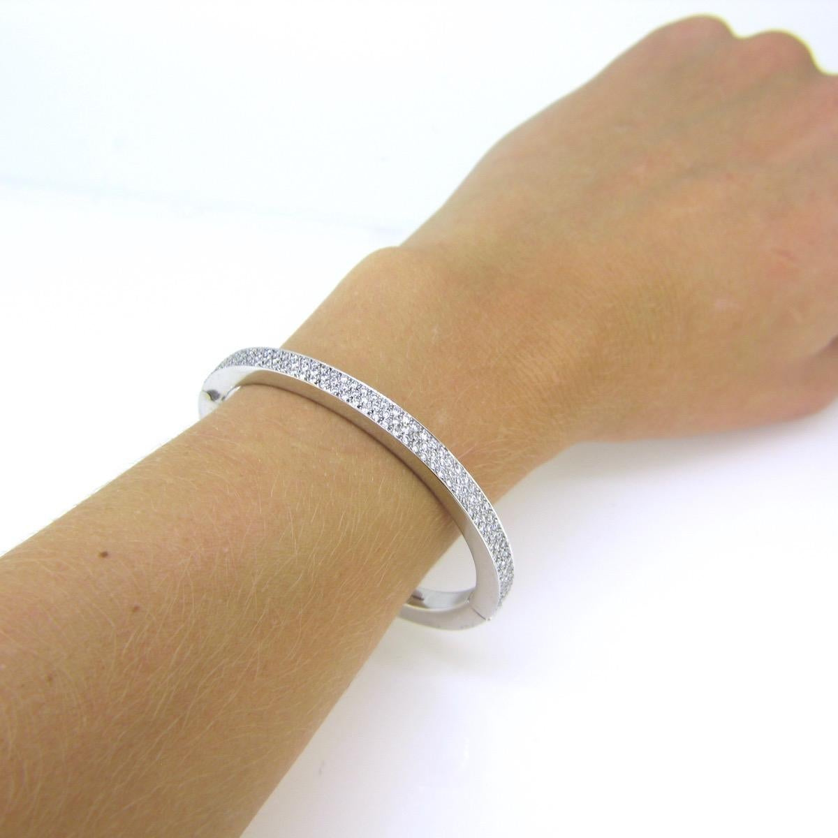 Brilliant Cut Diamonds Pave White Gold Bracelet Bangle In Good Condition In London, GB