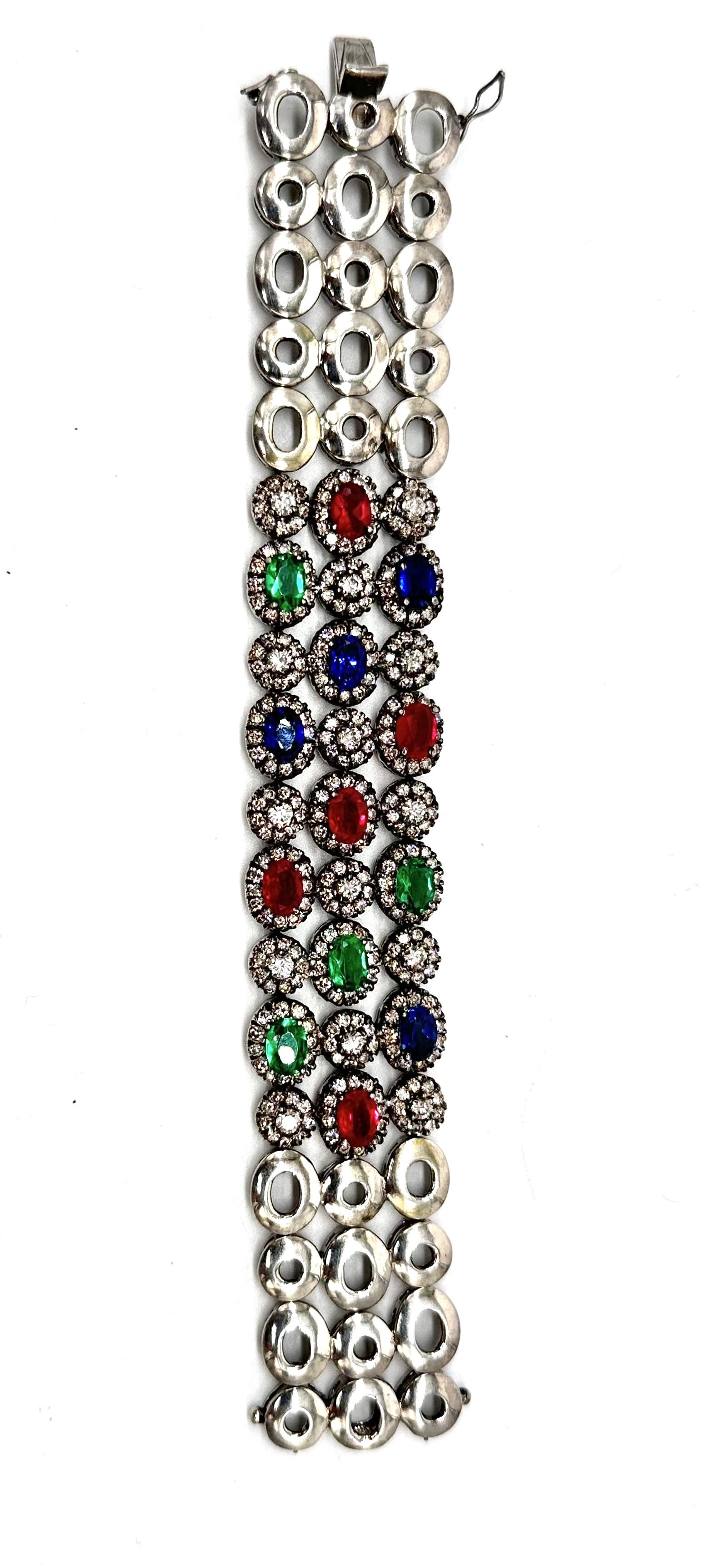 Weißes Silber-Tennisarmband mit 8,05 Karat Diamanten im Brillantschliff und drei Linien mit Edelsteinen im Angebot 3