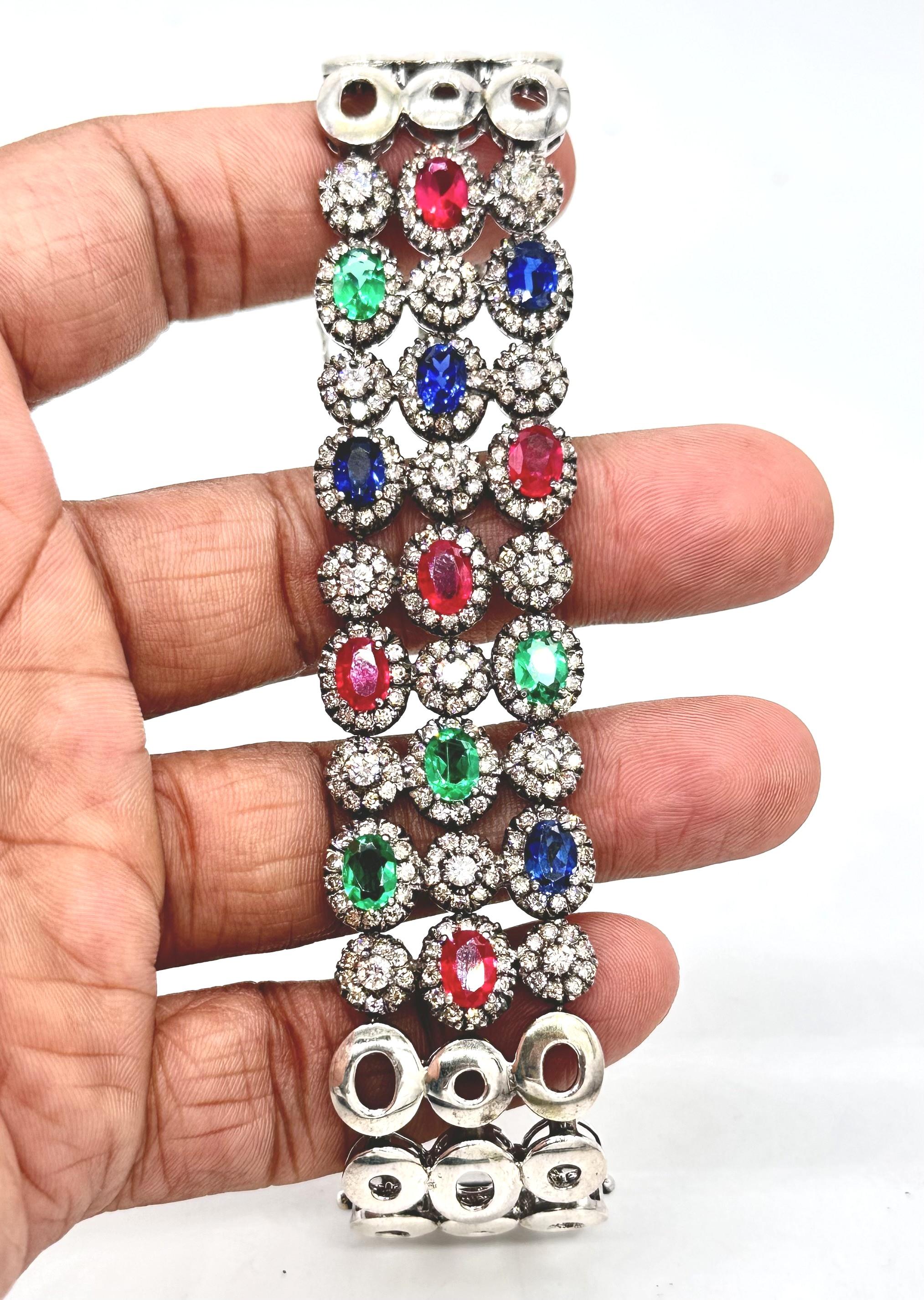 Weißes Silber-Tennisarmband mit 8,05 Karat Diamanten im Brillantschliff und drei Linien mit Edelsteinen im Angebot 4