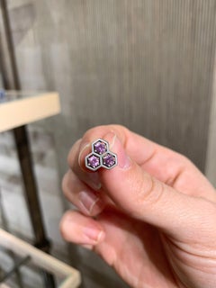 Ohrstecker aus Weißgold mit drei Hex im Brillantschliff und rosa Saphir im Brillantschliff, Roule & Co 2022