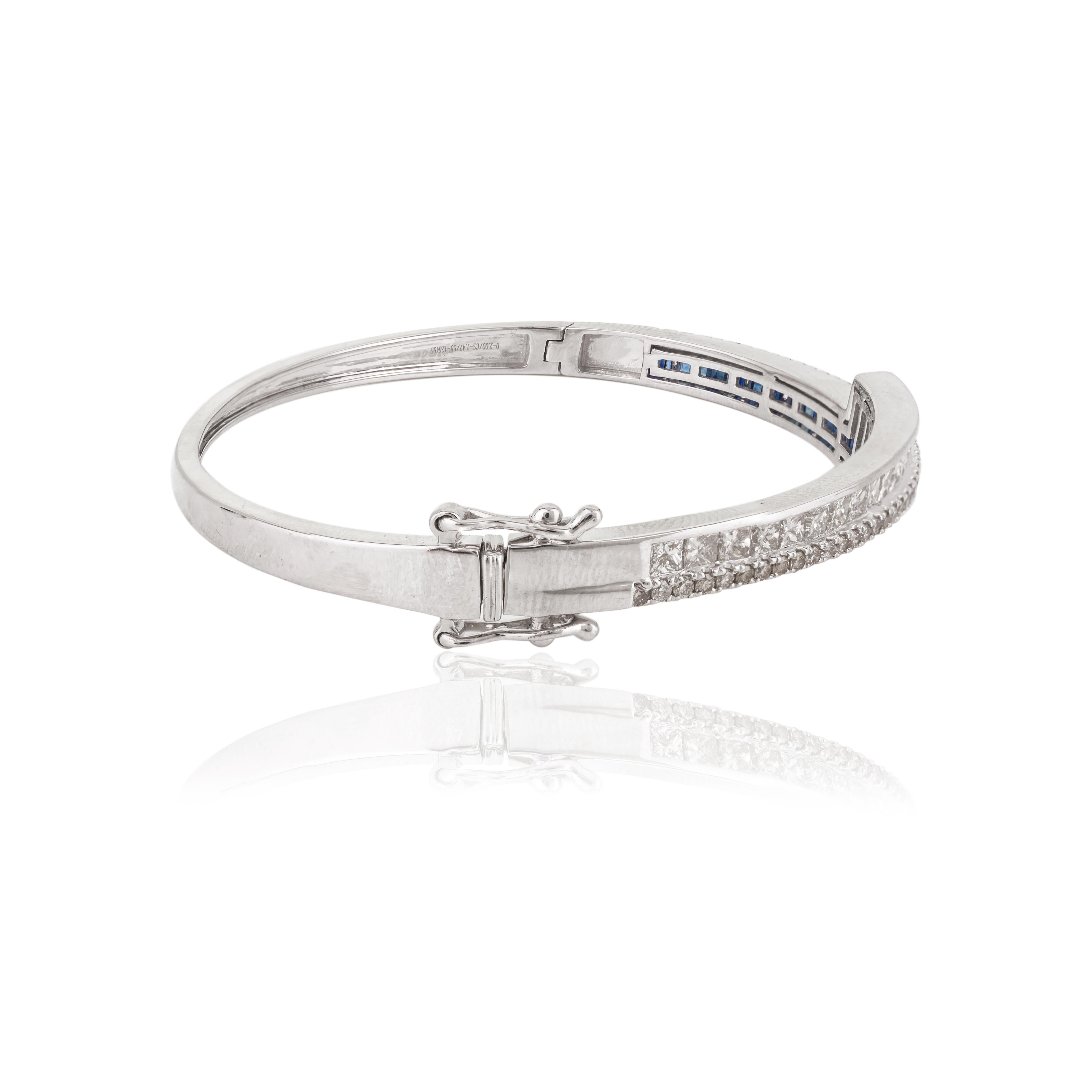 Modern Brilliant Diamond and Blue Sapphire Bangle Bracelet in 18k Solid White Gold For Sale