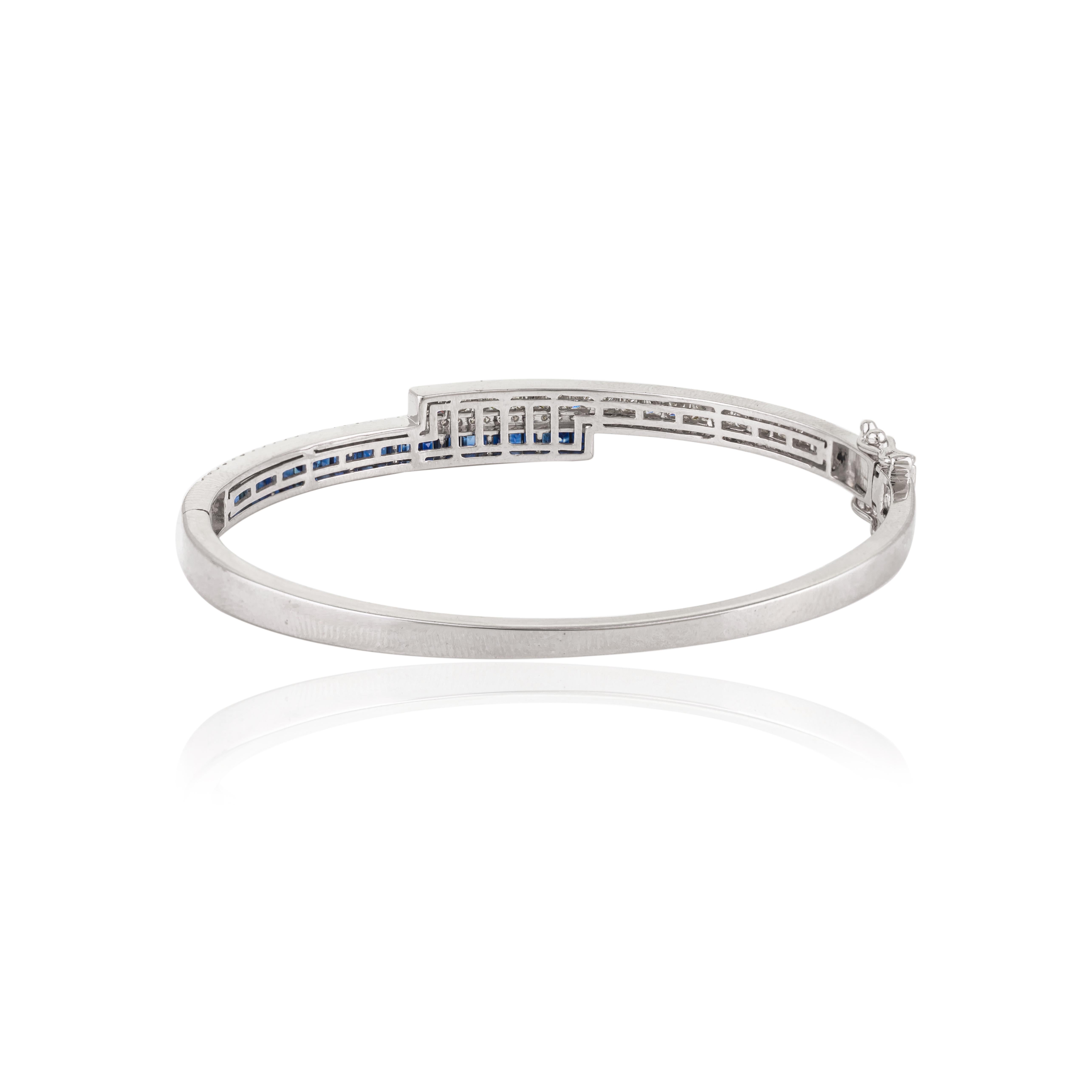 Brilliant Diamond and Blue Sapphire Bangle Bracelet in 18k Solid White Gold In New Condition For Sale In Houston, TX