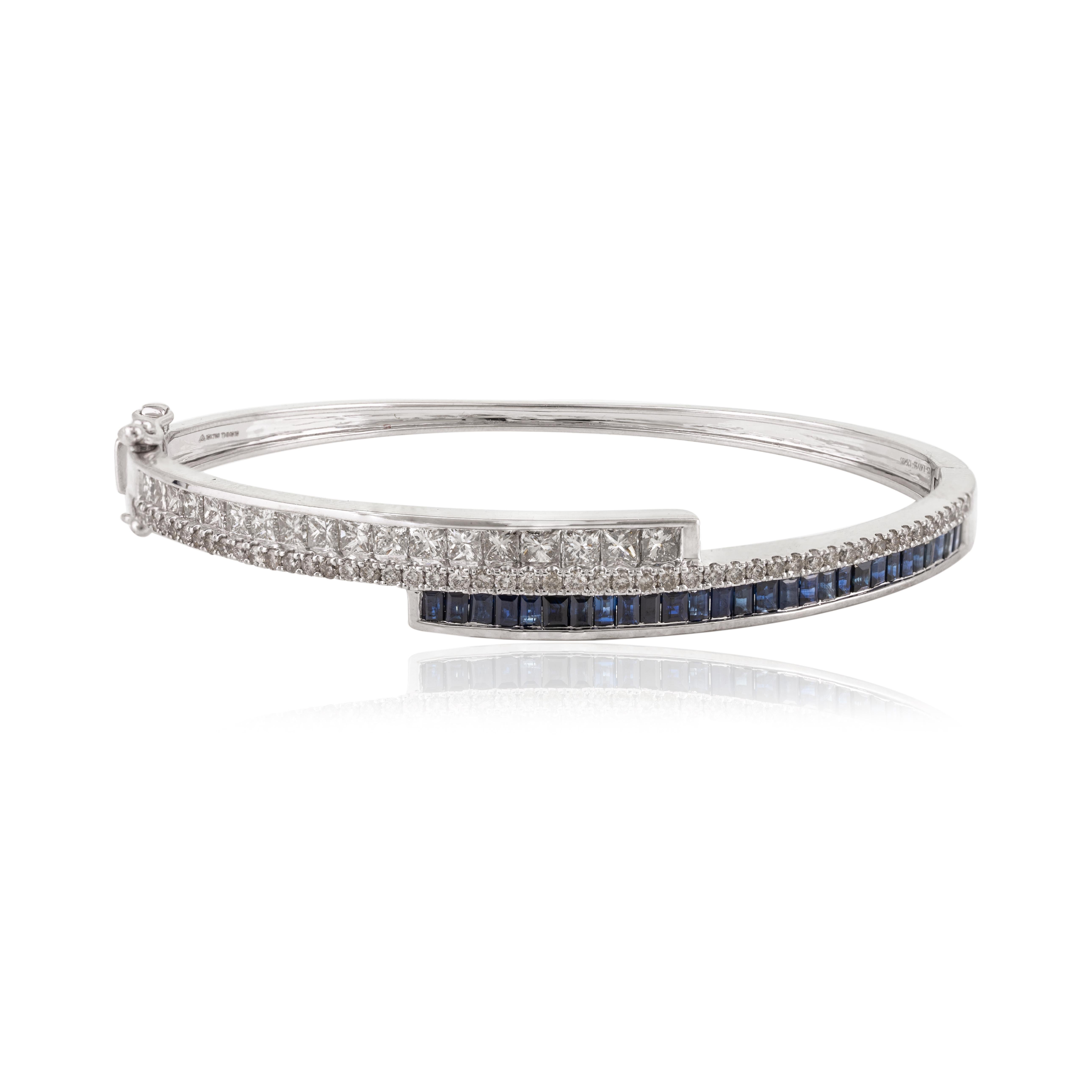 Brilliant Diamond and Blue Sapphire Bangle Bracelet in 18k Solid White Gold For Sale 1